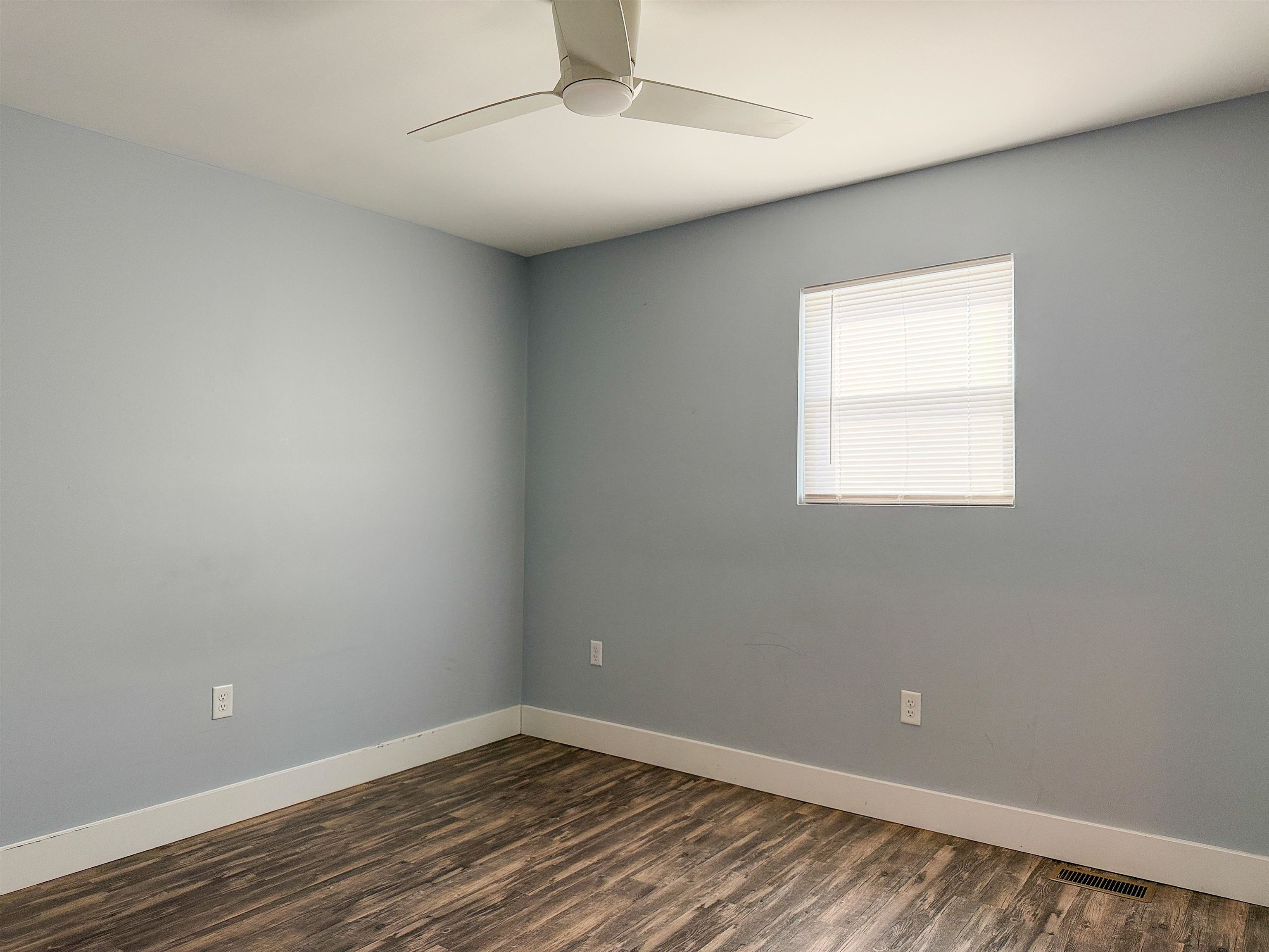 https://zimg.paragon.ice.com/ParagonImages/Property/PH/AABRKY/60099/9/0/0/2378a483f6020a83442709b5ad561ccc/0/487c74dee13d9910e1b8802df5aea606/60099-01737861-012a-4526-918b-9504af05525d.JPG