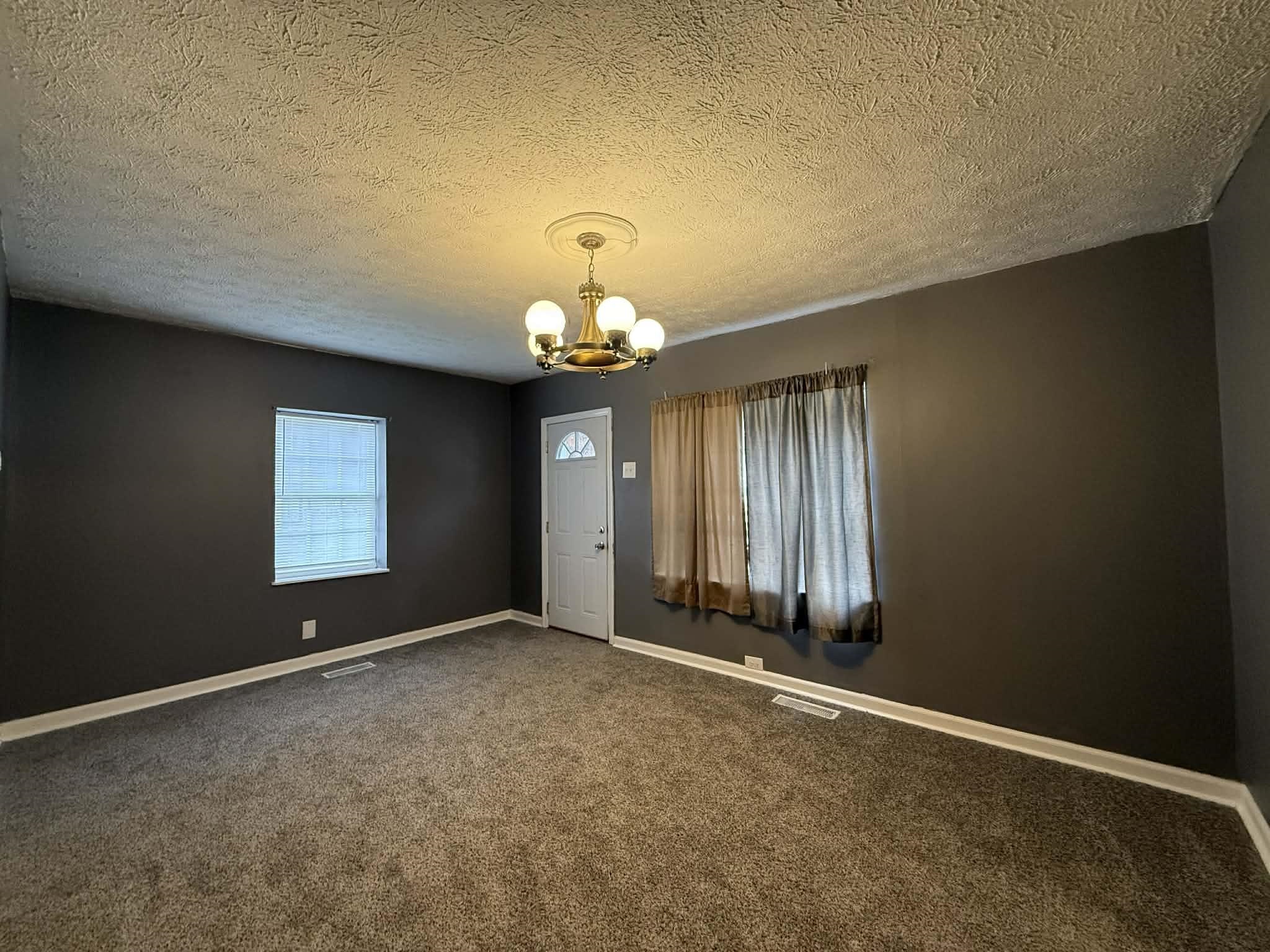 https://zimg.paragon.ice.com/ParagonImages/Property/PH/AABRKY/60121/6/0/0/642427a1f2c822dc1861e053564d2974/0/3a46243600995cf4916f88ad7f6d17a5/60121-bfd6d357-3a13-4f45-a7f4-455e5be56e53.JPG