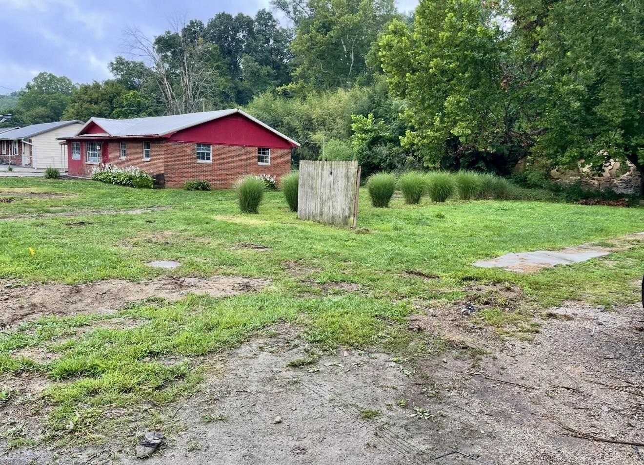 https://zimg.paragon.ice.com/ParagonImages/Property/PH/AABRKY/60122/10/0/0/bc7ddd8350d6fbe4af003ade9ead1e7c/0/6e5d927e4b9ffe63f6fcc10f74b4dd61/60122-17325fa0-b780-4ee4-9393-611f2cd55a65.JPG