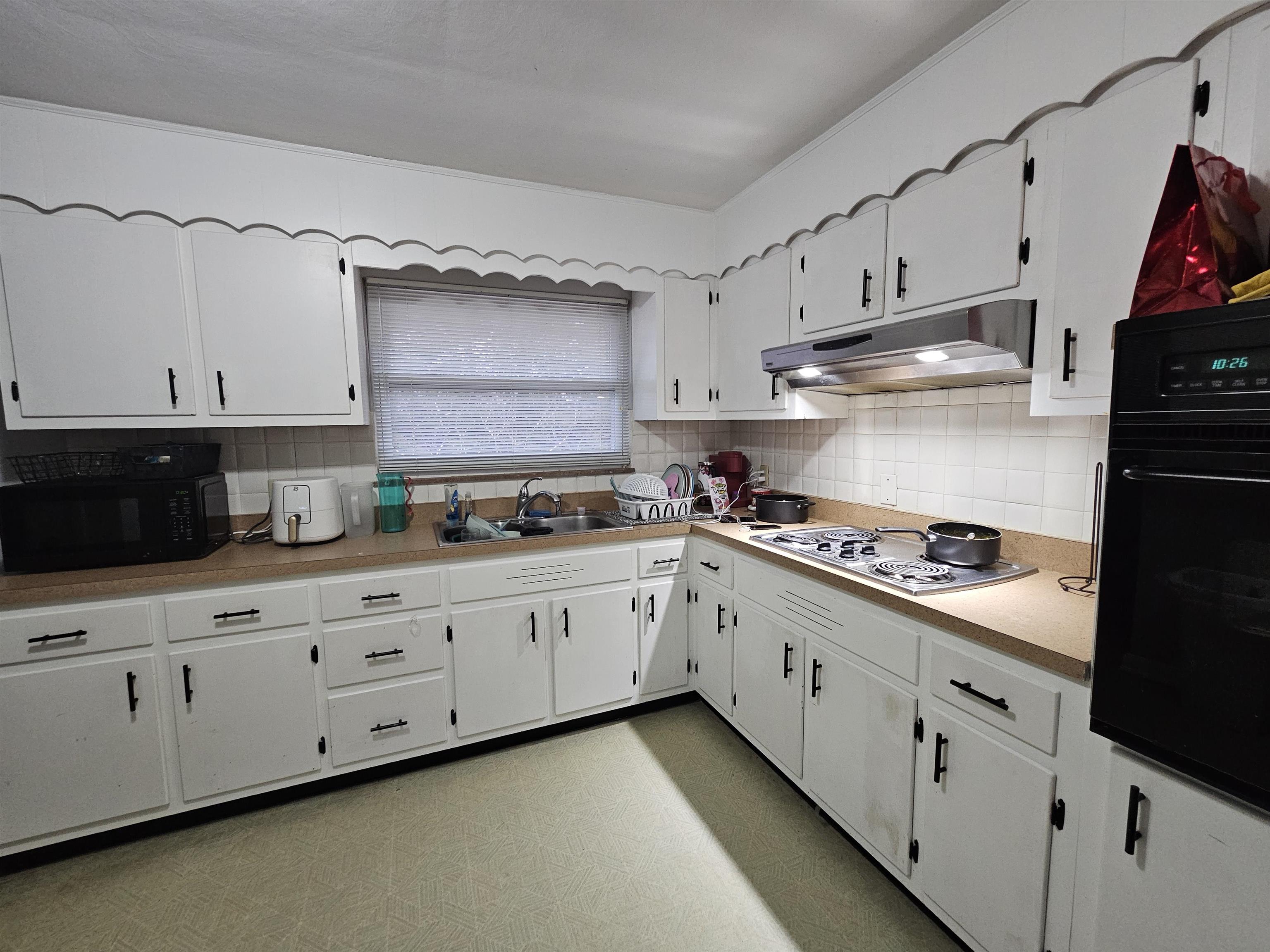 https://zimg.paragon.ice.com/ParagonImages/Property/PH/AABRKY/60125/11/0/0/b0a974fa0f3cb9128afab52eb6be7671/0/8a6fcdf470ef8bf535566dda5e214bd9/60125-d1c0c877-50a7-4820-8250-cfa1854f9b3a.JPG