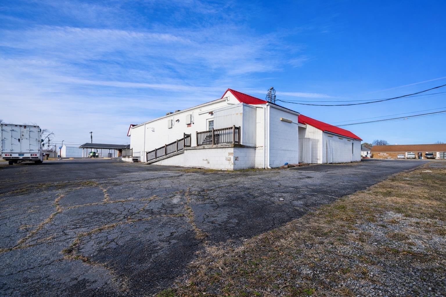 https://zimg.paragon.ice.com/ParagonImages/Property/PH/AABRKY/60152/3/0/0/5a187990ea52c153c797d765ffa4124d/0/d595ca9d96823ea91c2abe67222e0693/60152-999faf19-ac8d-4f33-8361-e2aa17b2e1b6.JPG