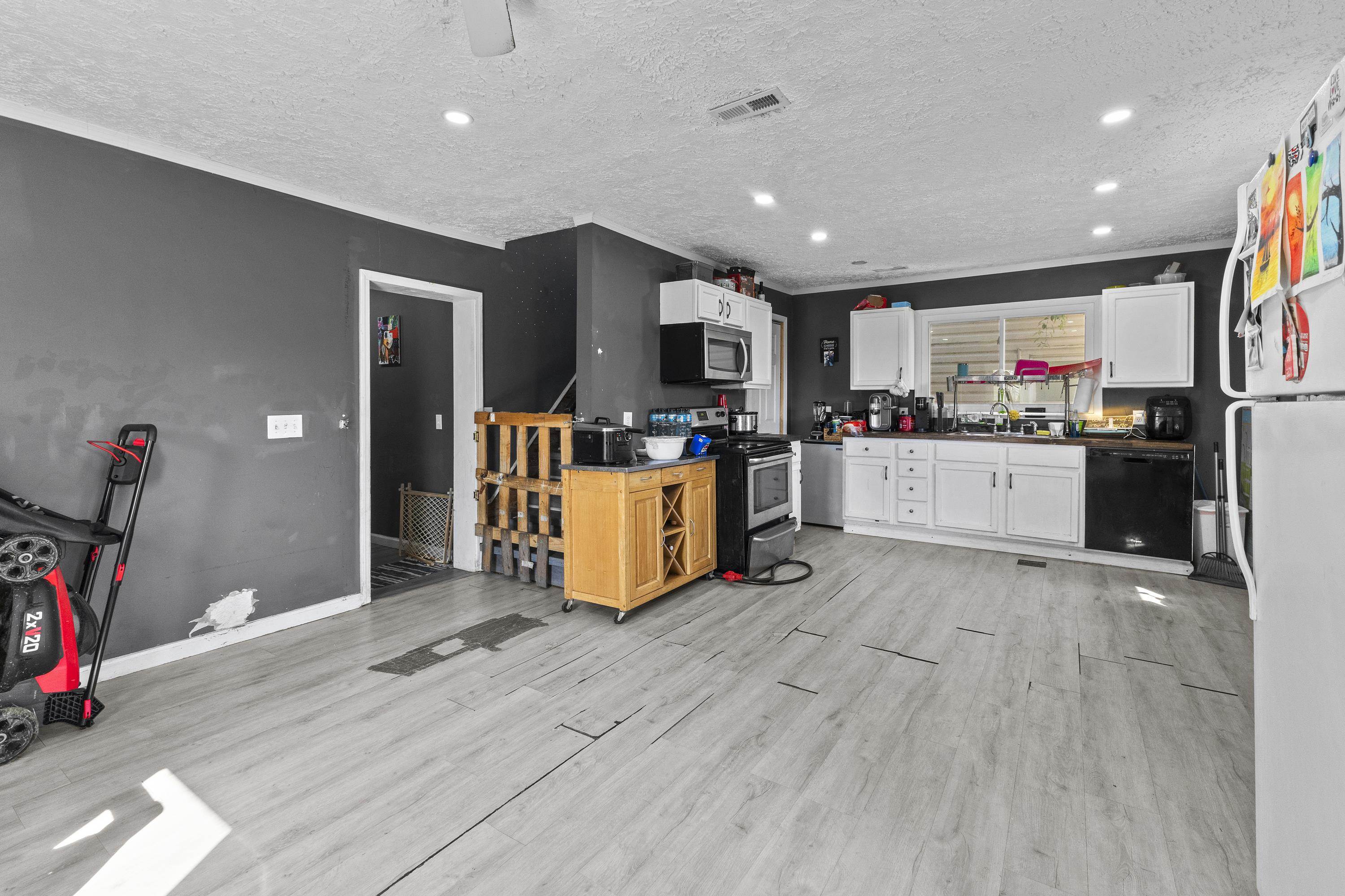 https://zimg.paragon.ice.com/ParagonImages/Property/PH/AABRKY/60157/10/0/0/a39c1a109fa4657e2c7e85b648490995/0/98d637b09a89d198e1c313d0c32806e1/60157-4ff2eb19-6450-46e5-be58-ce4d6dd2a5bf.JPG