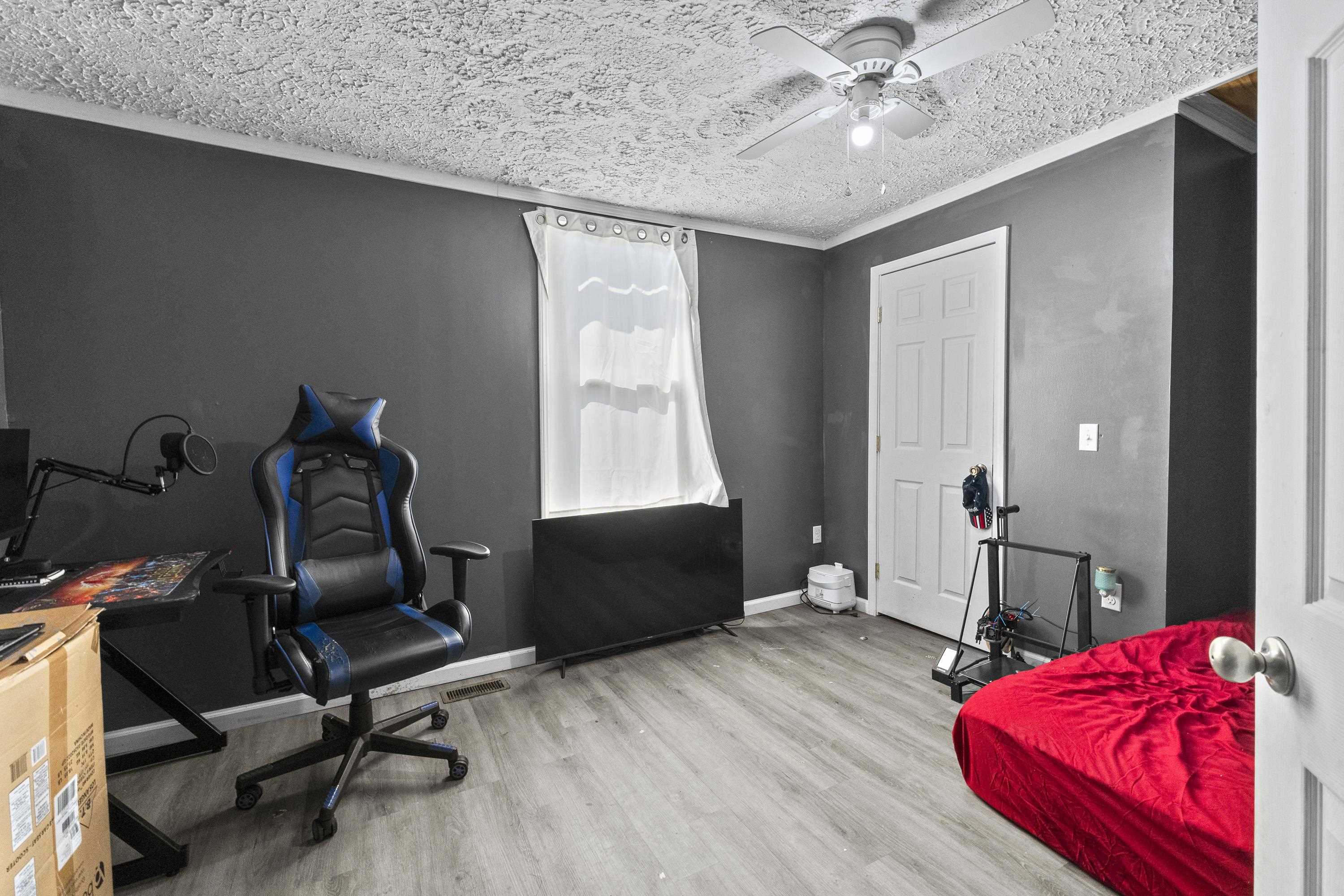 https://zimg.paragon.ice.com/ParagonImages/Property/PH/AABRKY/60157/13/0/0/46075faf01d4c1119c4b255a6521c3c0/0/98d637b09a89d198e1c313d0c32806e1/60157-9c68194c-6008-4510-822e-71eca285f7a6.JPG