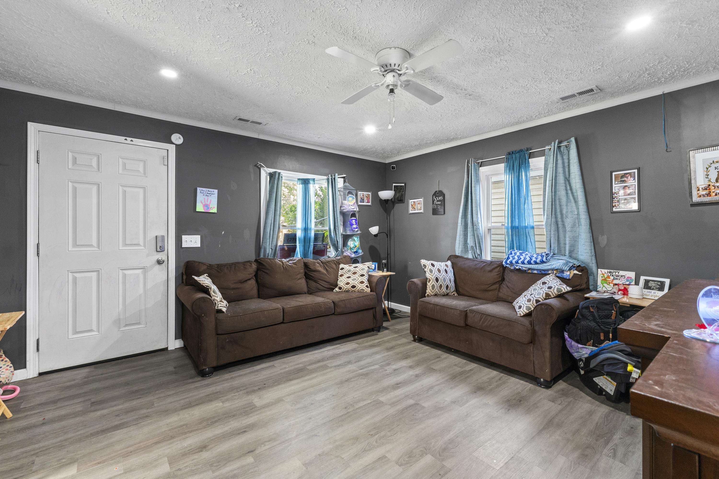 https://zimg.paragon.ice.com/ParagonImages/Property/PH/AABRKY/60157/4/0/0/e02bacd930fc890e528d325e00f06f64/0/98d637b09a89d198e1c313d0c32806e1/60157-f35bb0af-59c8-4da2-9c9d-16aad409e6b6.JPG