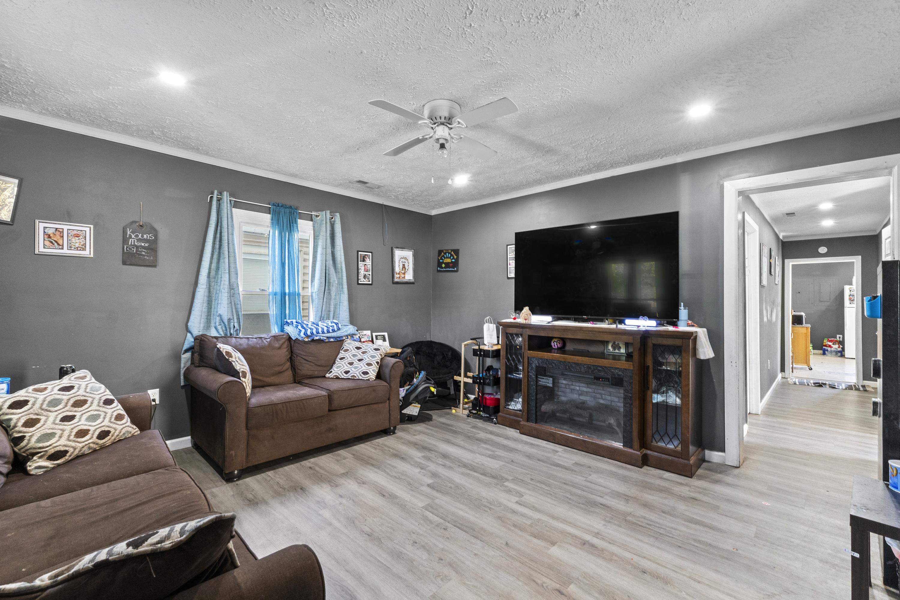 https://zimg.paragon.ice.com/ParagonImages/Property/PH/AABRKY/60157/5/0/0/2048455d364f8b43ac124c8a59c5812d/0/98d637b09a89d198e1c313d0c32806e1/60157-8a178a38-8844-4522-8624-42473e333ab8.JPG
