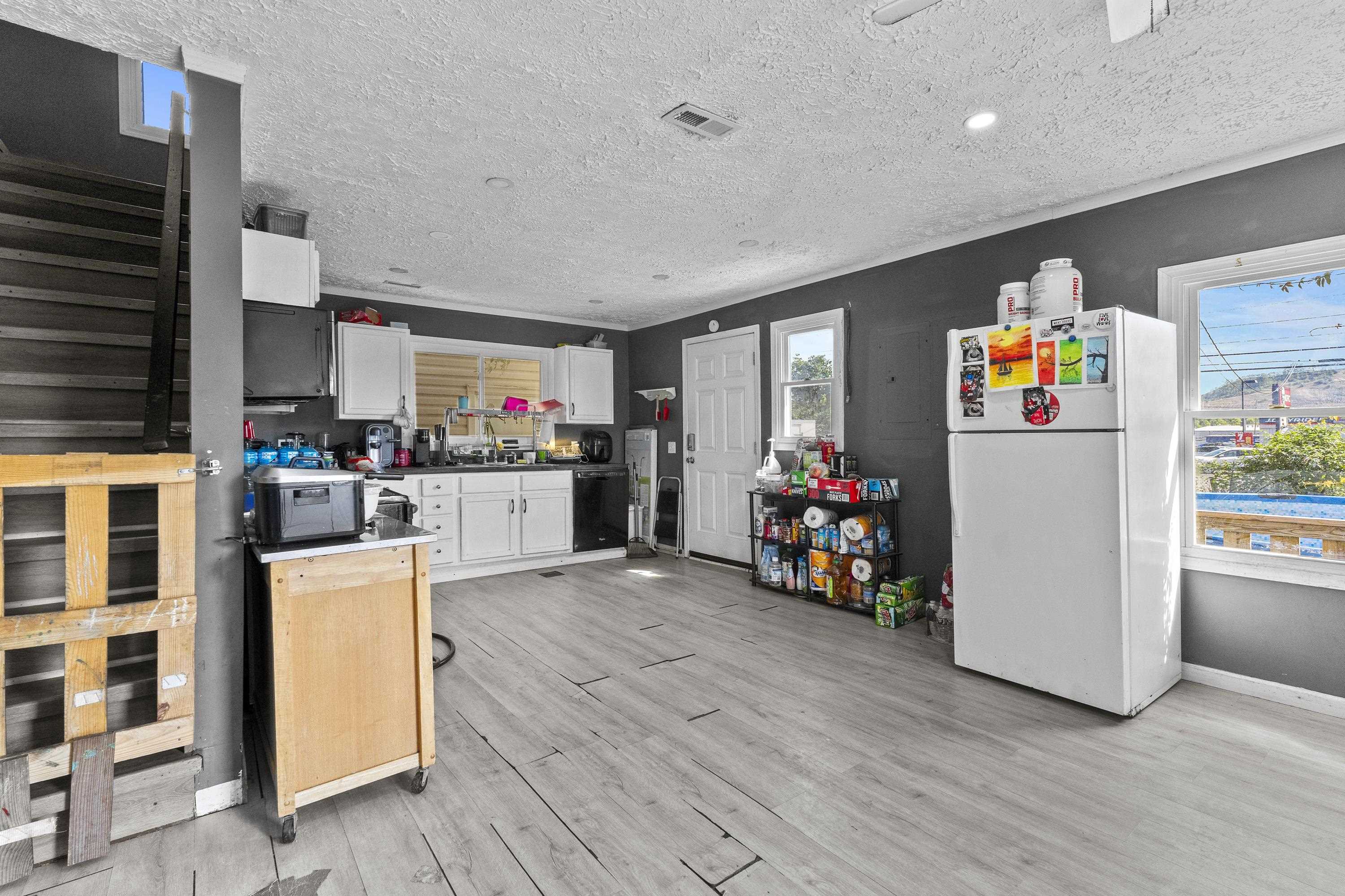 https://zimg.paragon.ice.com/ParagonImages/Property/PH/AABRKY/60157/7/0/0/88c6104927091b599ba68b09ed02f646/0/98d637b09a89d198e1c313d0c32806e1/60157-57d4bf95-4358-407c-adc8-c41a7cb1952e.JPG