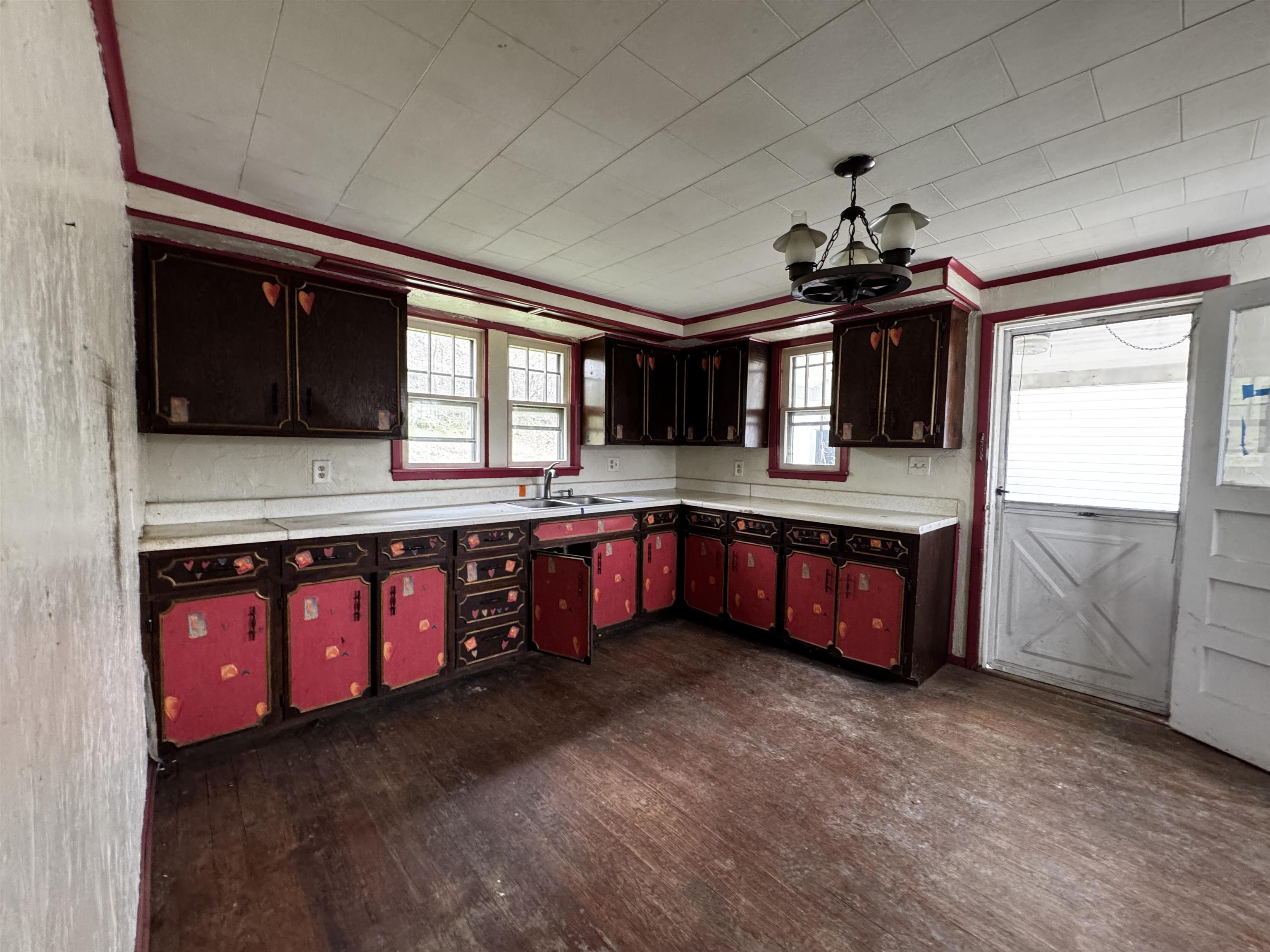 https://zimg.paragon.ice.com/ParagonImages/Property/PH/AABRKY/60158/8/0/0/417a9ae21a1075b4d9317bfe4956121a/0/c4e9cdfd4ddcb55ba640f6069287f2a3/60158-82aebbe9-e1bf-41e9-b11f-b338c72b6057.JPG