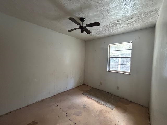 https://zimg.paragon.ice.com/ParagonImages/Property/PH/AABRKY/60185/5/0/0/10088351dbba3fee9e14fbb55db1645e/0/b3da56c538e91358dc67fbb4b1bad925/60185-20c8843c-d55e-4024-ba4d-8419776ea134.JPG