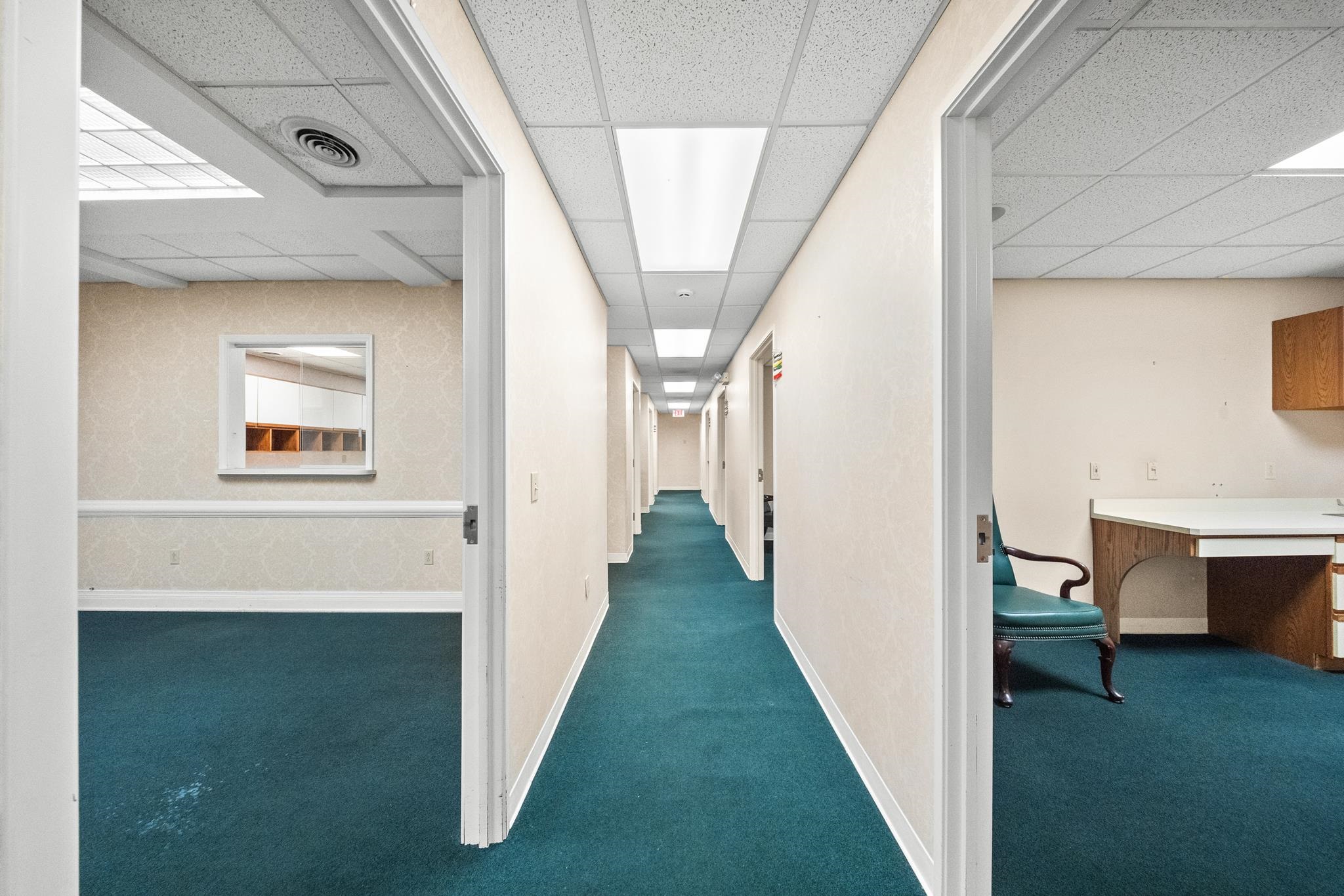 https://zimg.paragon.ice.com/ParagonImages/Property/PH/AABRKY/60191/10/0/0/9f7d018890a5b9410aec74b7439e765e/0/df10856f91cc366dde1979f31e7acfba/60191-95b8c0da-aaa3-4afd-b5b4-5b7685945412.JPG