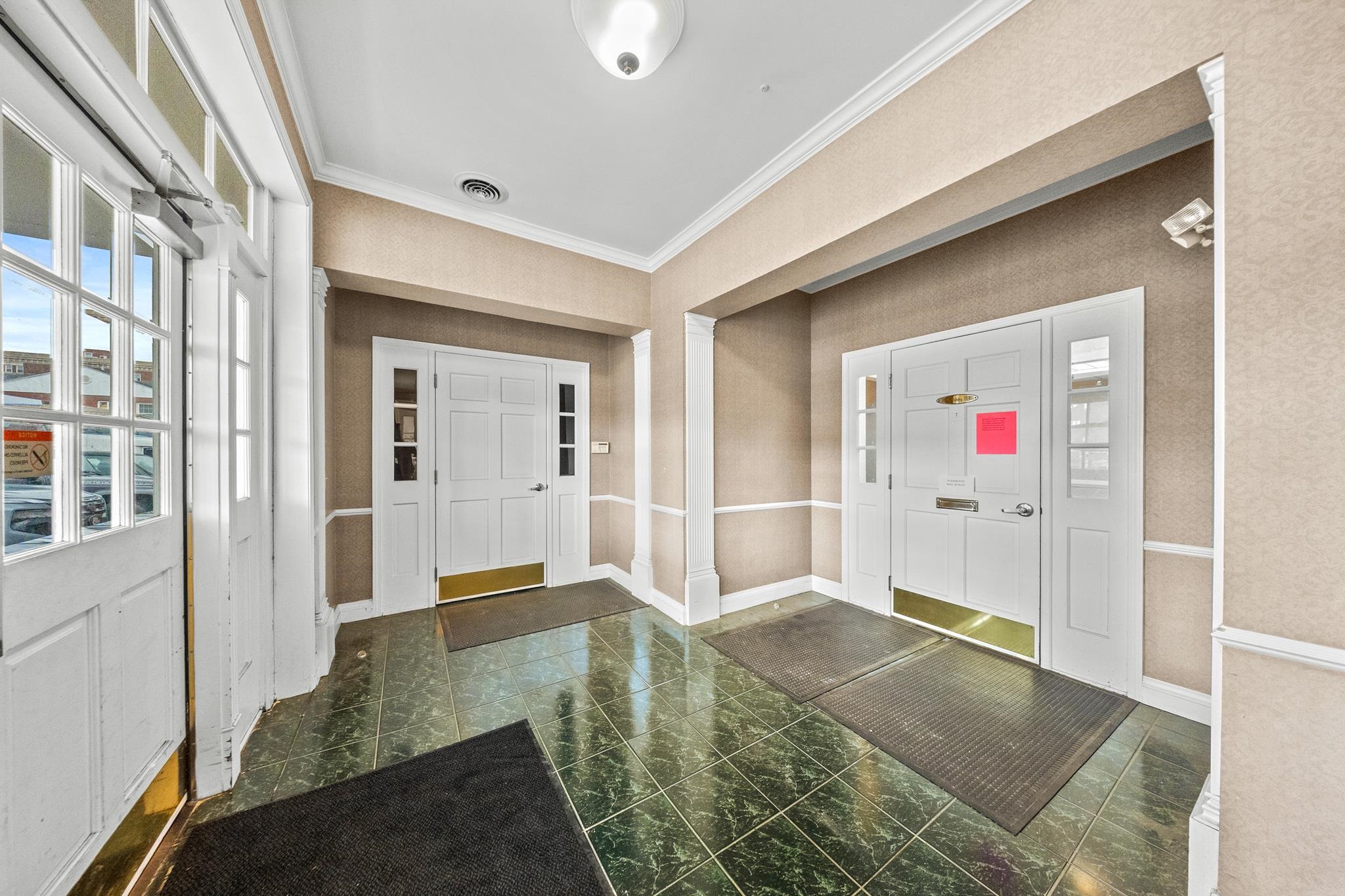 https://zimg.paragon.ice.com/ParagonImages/Property/PH/AABRKY/60191/5/0/0/b6861898d2b89ec0d4584e3509805fd1/0/df10856f91cc366dde1979f31e7acfba/60191-91223b7a-f9c4-4e32-97f8-c96033d56b8a.JPG
