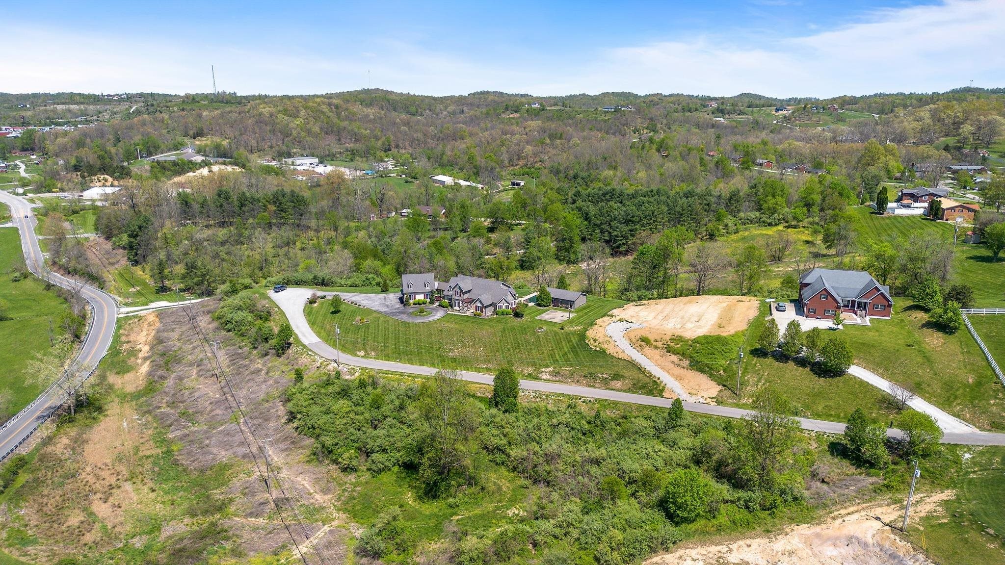 https://zimg.paragon.ice.com/ParagonImages/Property/PH/AABRKY/60227/4/0/0/41f92897994f563530e47e9853ec7633/0/58710d8922fd38ab8aa506c102057bf1/60227-c7c4aed5-5157-4a46-b4bd-97180bdfc8ae.JPG