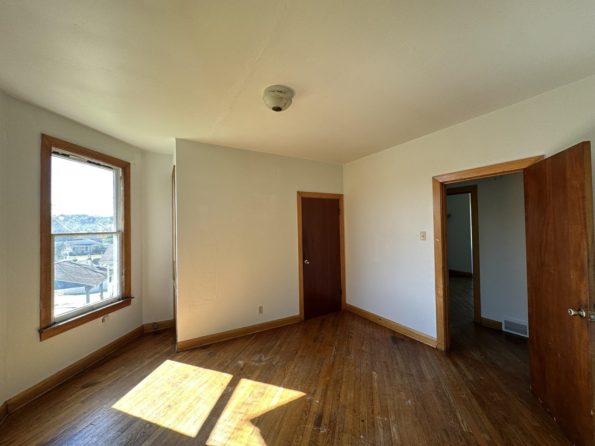 https://zimg.paragon.ice.com/ParagonImages/Property/PH/AABRKY/60235/11/0/0/66cfbc82b104772a65ea99042d768587/0/943c61c9062f86bd66d8b48d12ba20a6/60235-4486343d-89c0-4ea0-a9c3-d51d94ea3c89.JPG