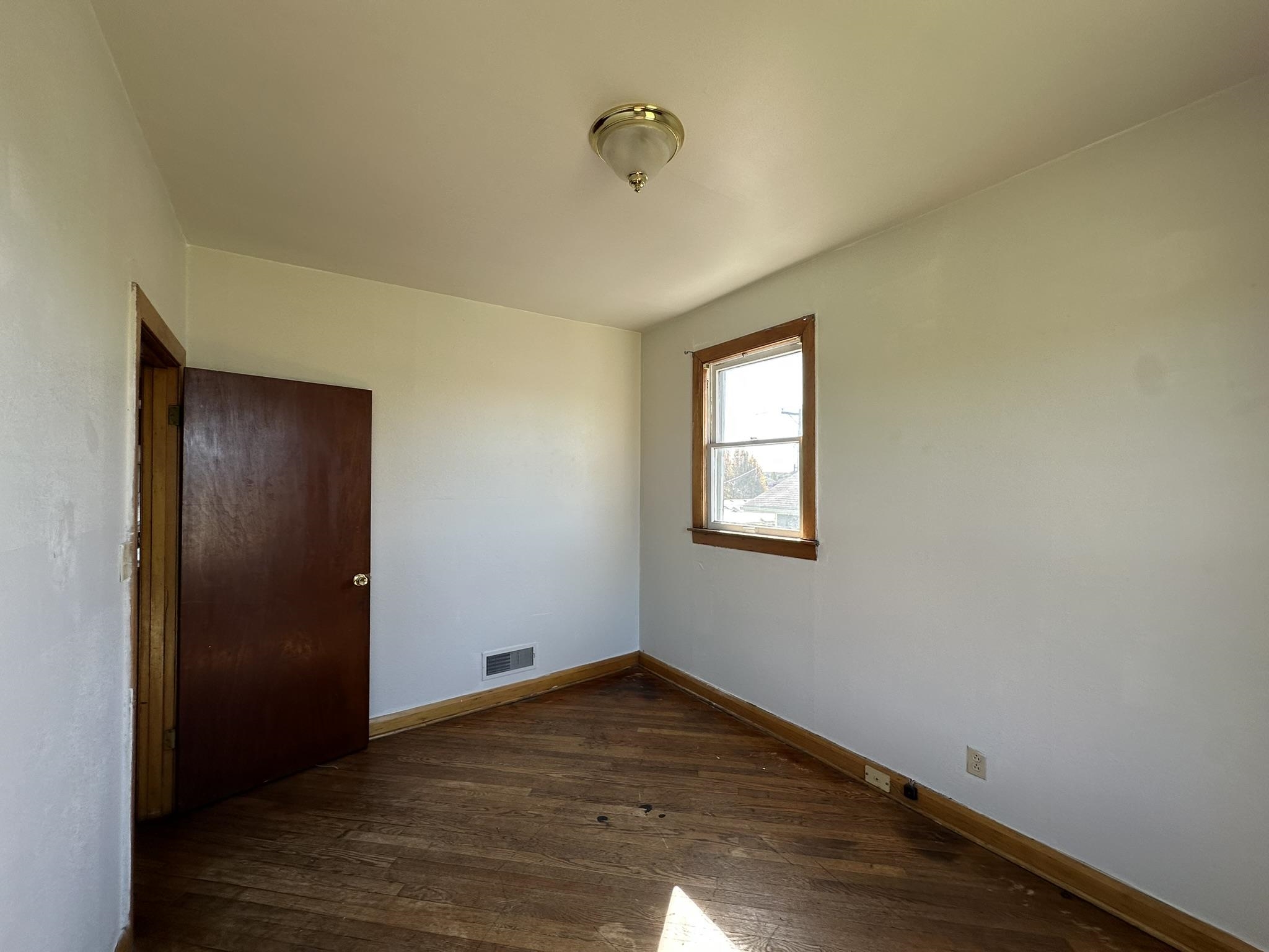 https://zimg.paragon.ice.com/ParagonImages/Property/PH/AABRKY/60237/13/0/0/c886cd74a2086c20e0334d365b83062f/0/395ca9a52b4c67bf22fb50ae864b4cef/60237-f1a0002f-e9ce-498f-80c4-36428c249e31.JPG