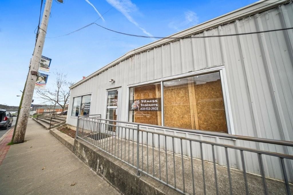 https://zimg.paragon.ice.com/ParagonImages/Property/PH/AABRKY/60239/1/0/0/b2aa1867d2b9eadea903b5f39959a13b/0/07db1e4e1c21753850d08a986cb9f194/60239-0d614fa5-ad22-401a-9e7f-0b61afa61b36.JPG