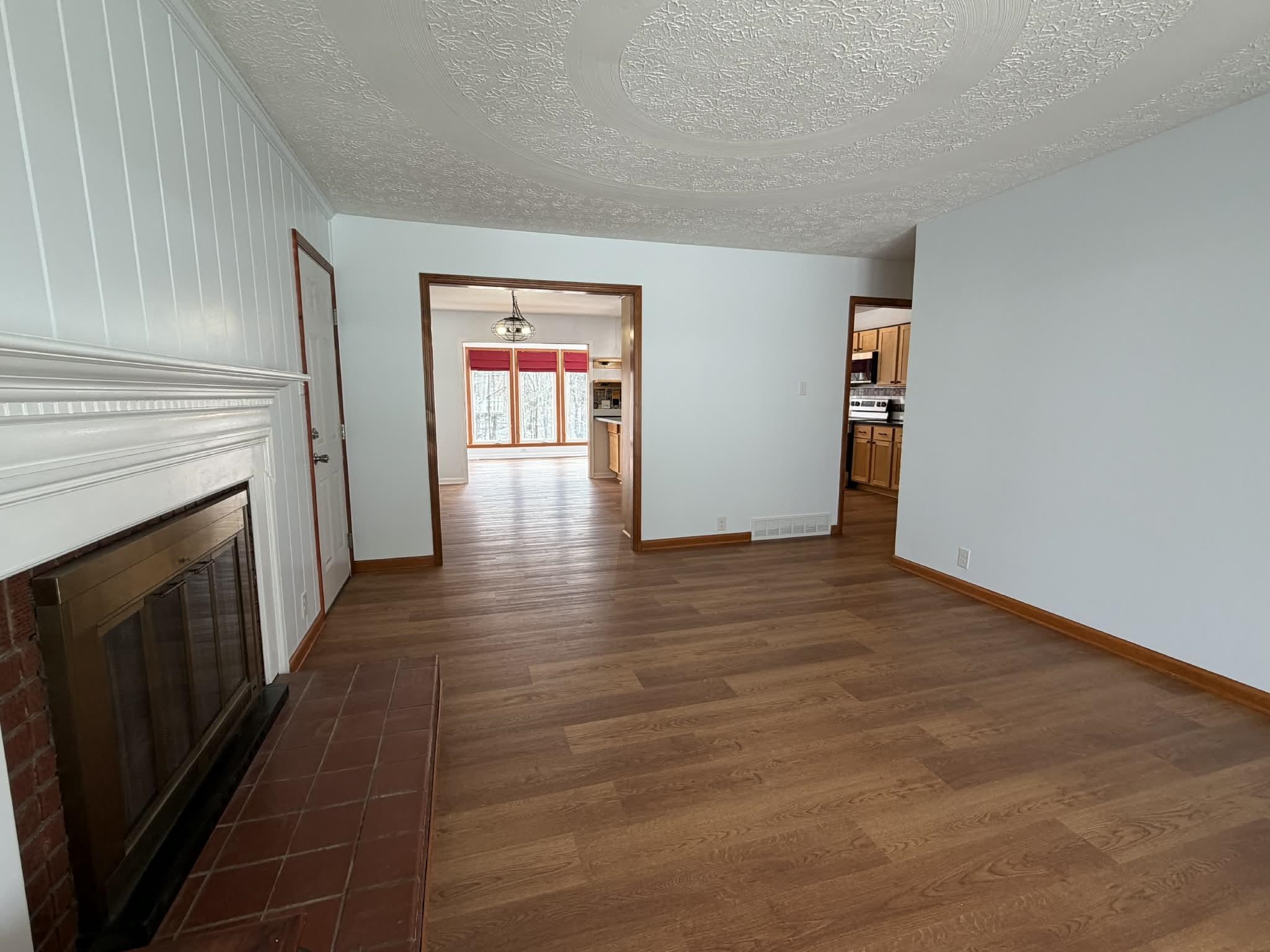 https://zimg.paragon.ice.com/ParagonImages/Property/PH/AABRKY/60256/6/0/0/be659b4e0835c510cdb8d77832d3557f/0/1b5c146b7be0cfa91763270ea9549b8d/60256-9815eab6-6218-4761-bcd4-36a83b591946.JPG