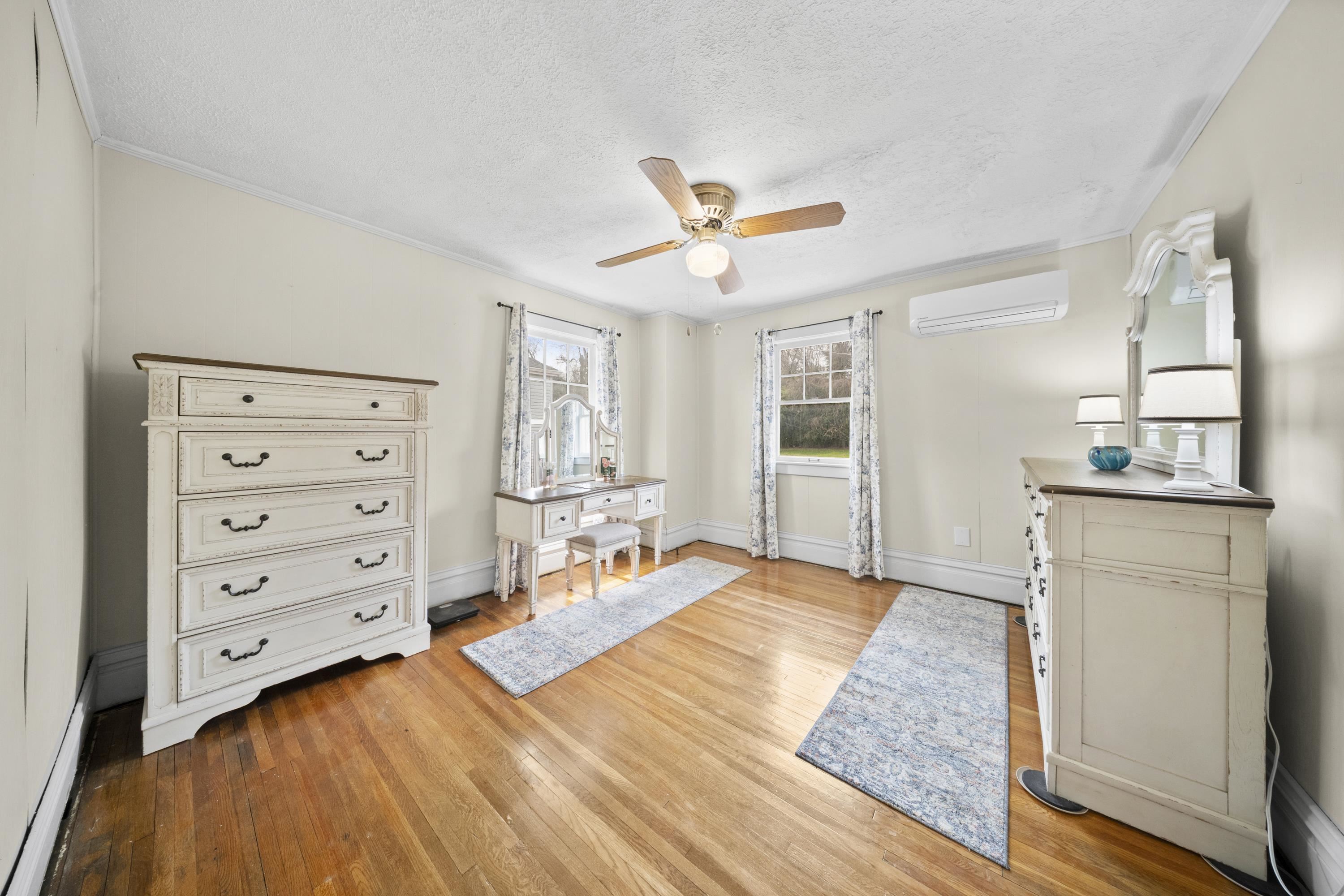 https://zimg.paragon.ice.com/ParagonImages/Property/PH/AABRKY/60272/11/0/0/756accb0f48db57497527156bb635939/0/e73eb693650f15509d48eea6641efb62/60272-e211ce1a-b1a7-4c8d-8825-6cfc18ece5d7.JPG