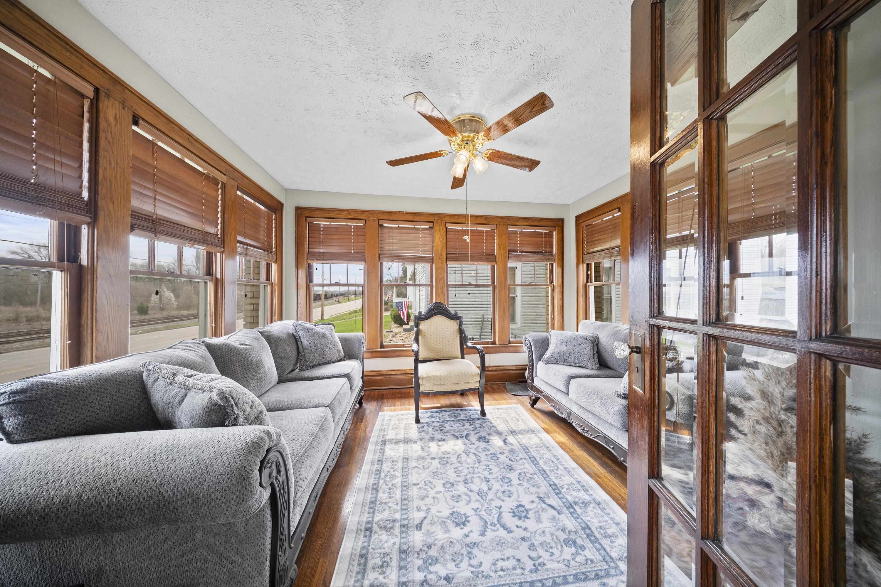 https://zimg.paragon.ice.com/ParagonImages/Property/PH/AABRKY/60272/5/0/0/b09dcfb6b08ae0ac6ab7d3ac2ff82c6e/0/e73eb693650f15509d48eea6641efb62/60272-12848732-fc26-463a-bc2c-ff67ebf0cb15.JPG