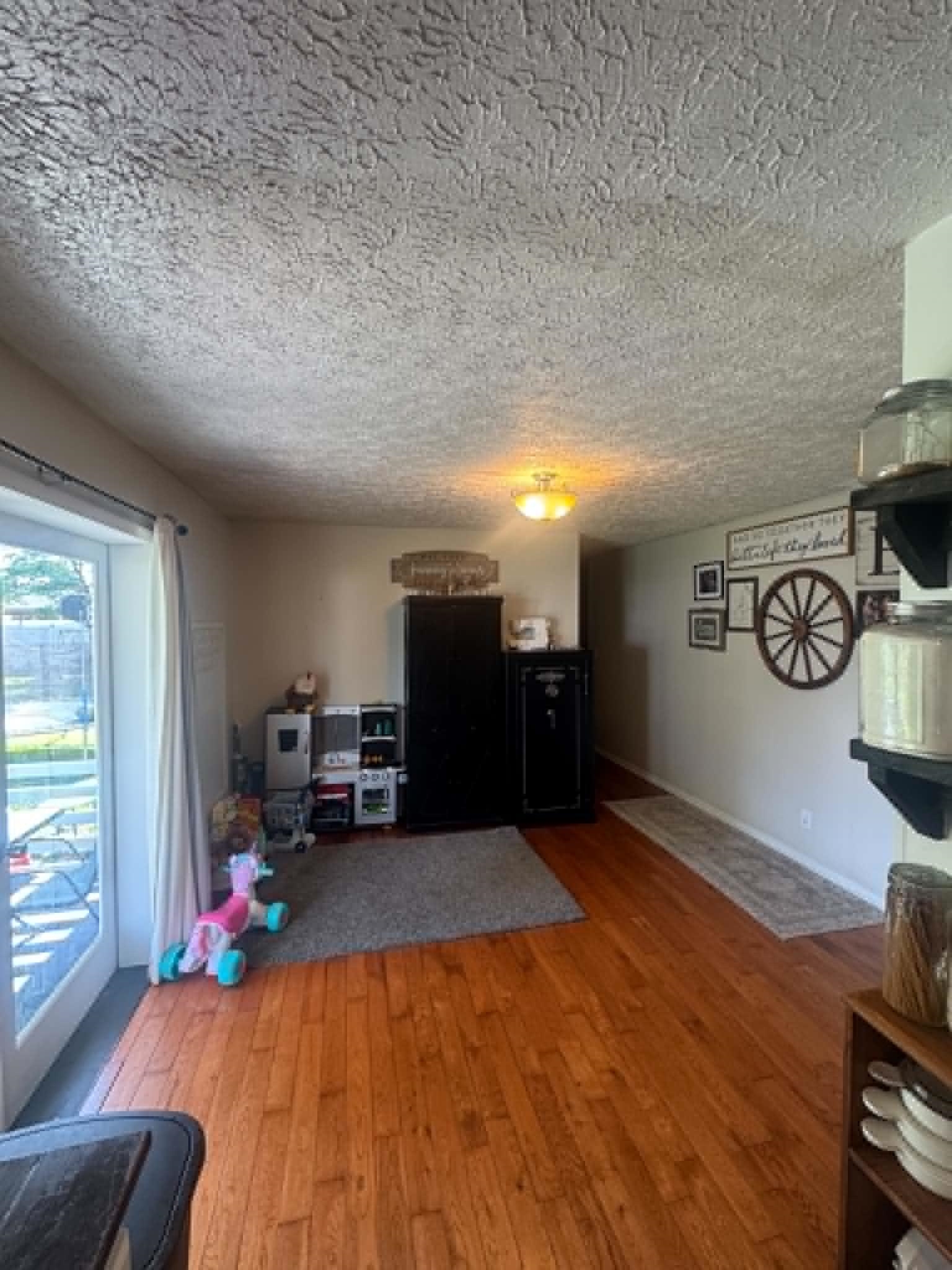 https://zimg.paragon.ice.com/ParagonImages/Property/PH/AABRKY/60276/10/0/0/0e81bdd5839d111f15e481972ab9f286/0/d46abcf85df3184169cd4758e8150d88/60276-cf015b29-9392-4ac3-821b-e59bf331f4e3.JPG