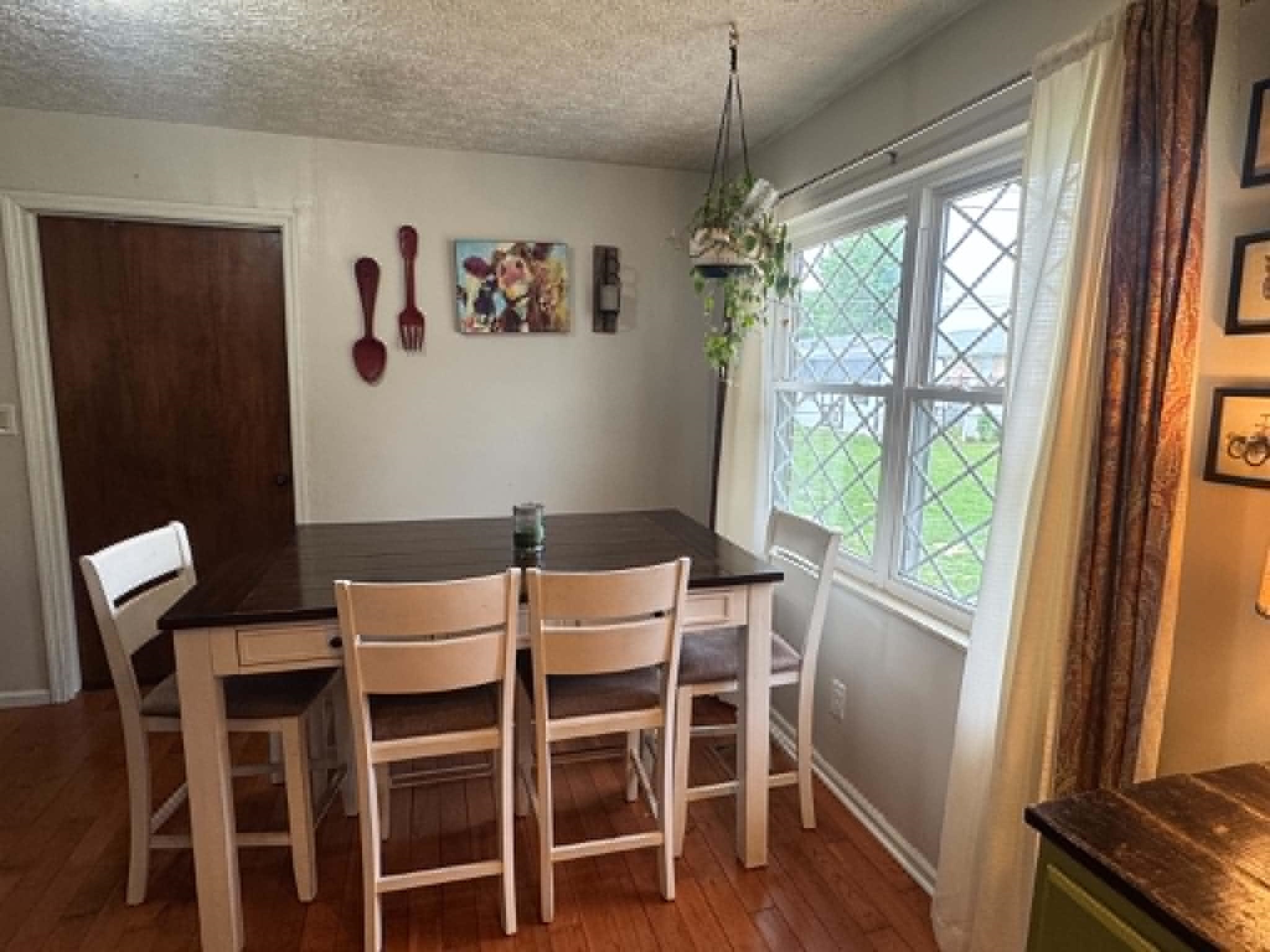 https://zimg.paragon.ice.com/ParagonImages/Property/PH/AABRKY/60276/13/0/0/eb6cae7e97ad928c1e704918b01143e2/0/d46abcf85df3184169cd4758e8150d88/60276-ea53aaec-f669-4ed8-bf35-b508fc3e65fe.JPG