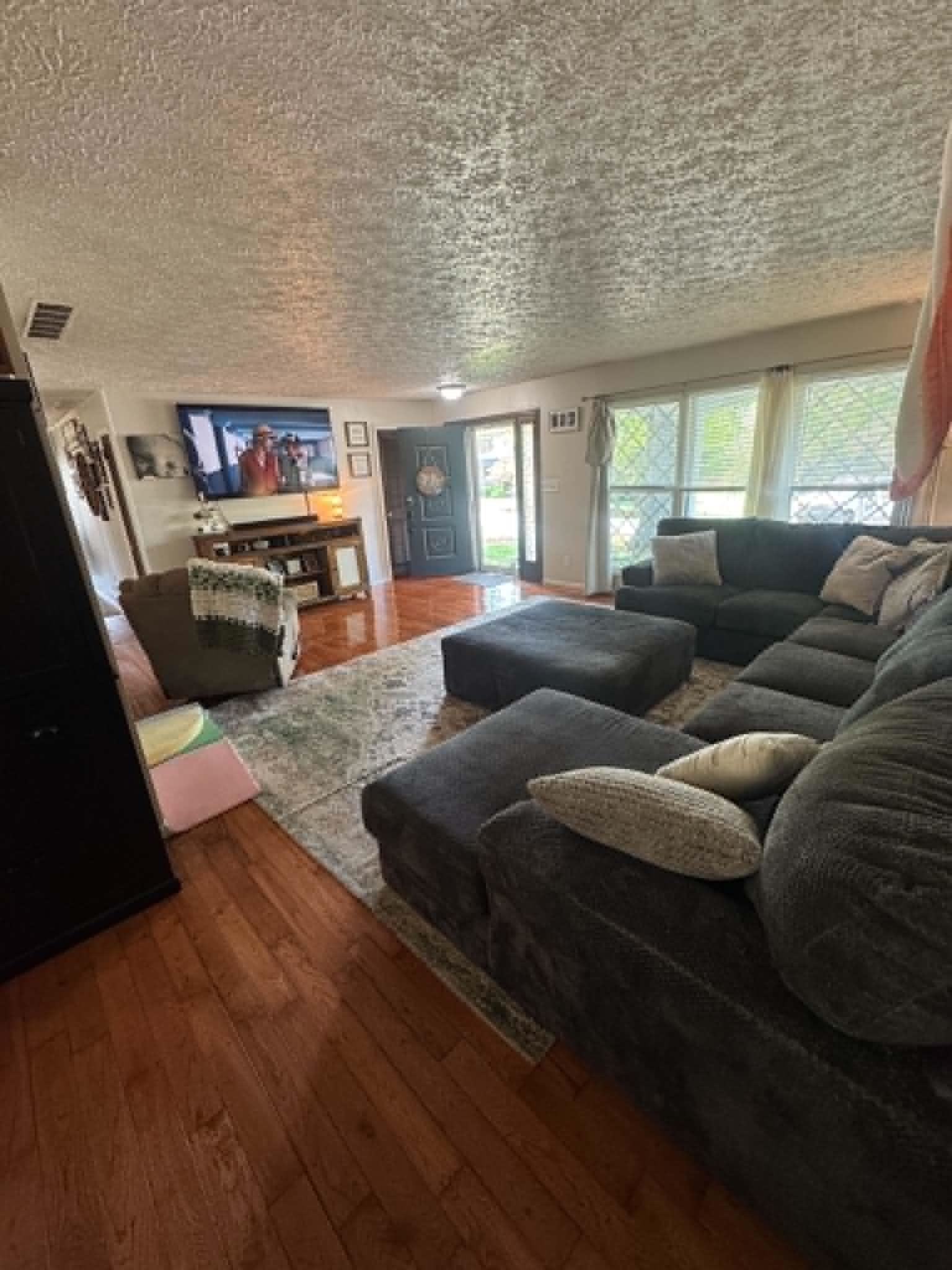 https://zimg.paragon.ice.com/ParagonImages/Property/PH/AABRKY/60276/14/0/0/4a6092148107f70720084f0772a174a3/0/d46abcf85df3184169cd4758e8150d88/60276-f6cbefec-8063-4862-ad35-156d10dc65a3.JPG