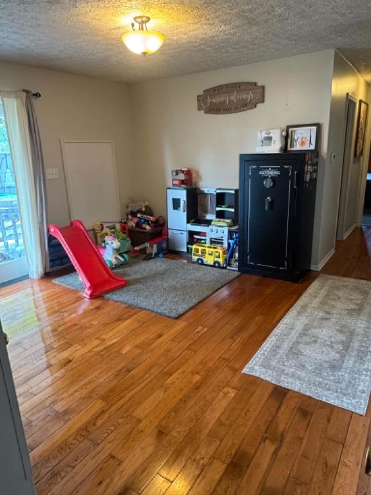 https://zimg.paragon.ice.com/ParagonImages/Property/PH/AABRKY/60276/15/0/0/f0c3c650735c3c637b473fb6171b4cd4/0/d46abcf85df3184169cd4758e8150d88/60276-5292f257-92eb-430d-a9eb-5277c6d5f74e.JPG