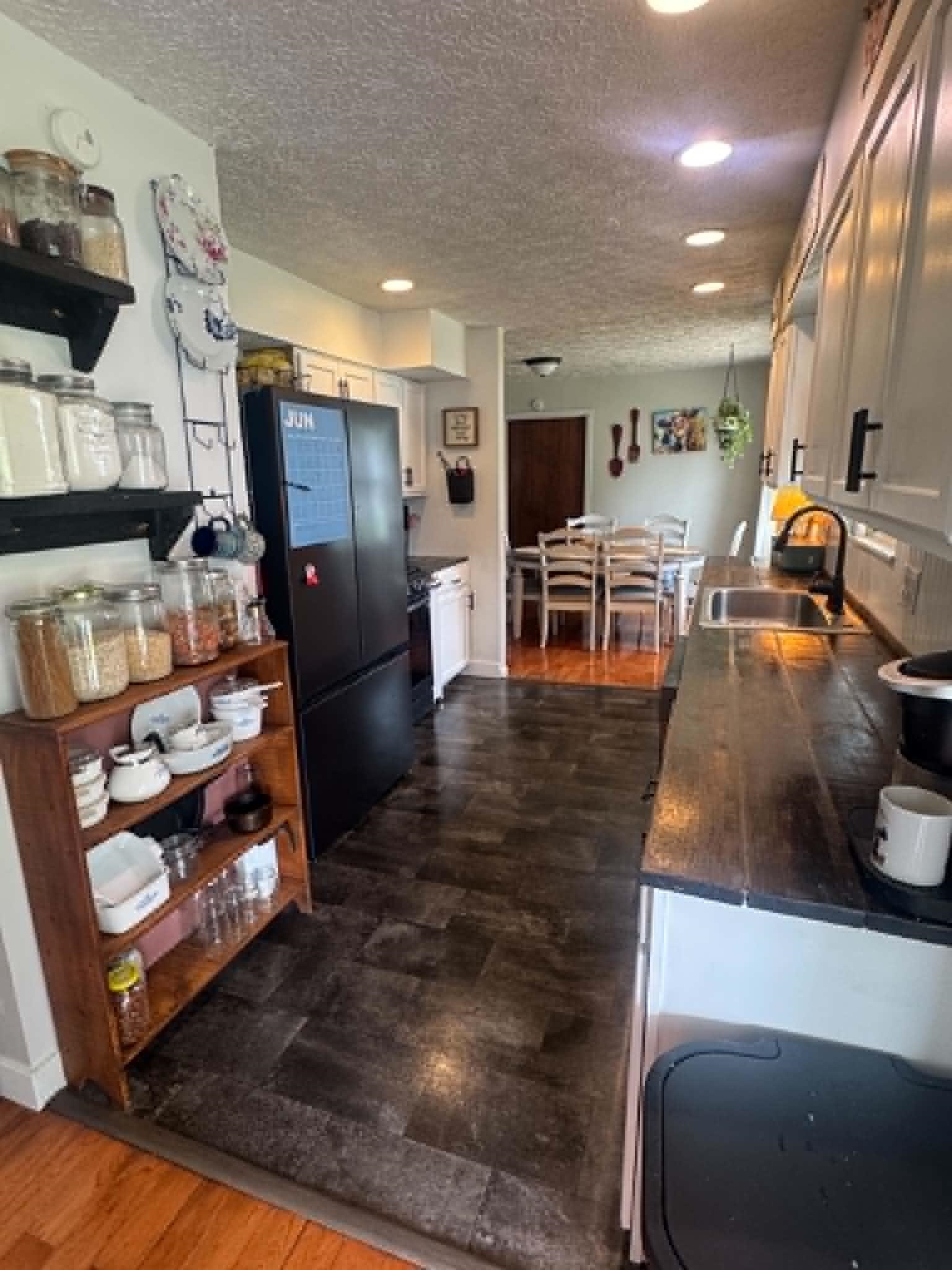 https://zimg.paragon.ice.com/ParagonImages/Property/PH/AABRKY/60276/2/0/0/4035fc832e7e208d62092f30a48deecf/0/d46abcf85df3184169cd4758e8150d88/60276-9eb5c51f-fc1d-4fa6-bac9-00efe1a65c99.JPG