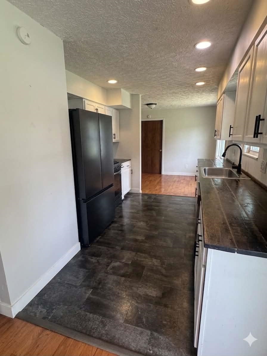 https://zimg.paragon.ice.com/ParagonImages/Property/PH/AABRKY/60276/3/0/0/7c06317658bd0fdc4c2c1b19762dd48f/0/d46abcf85df3184169cd4758e8150d88/60276-099a69cf-a563-4104-a6c0-248bd5a9f251.JPG