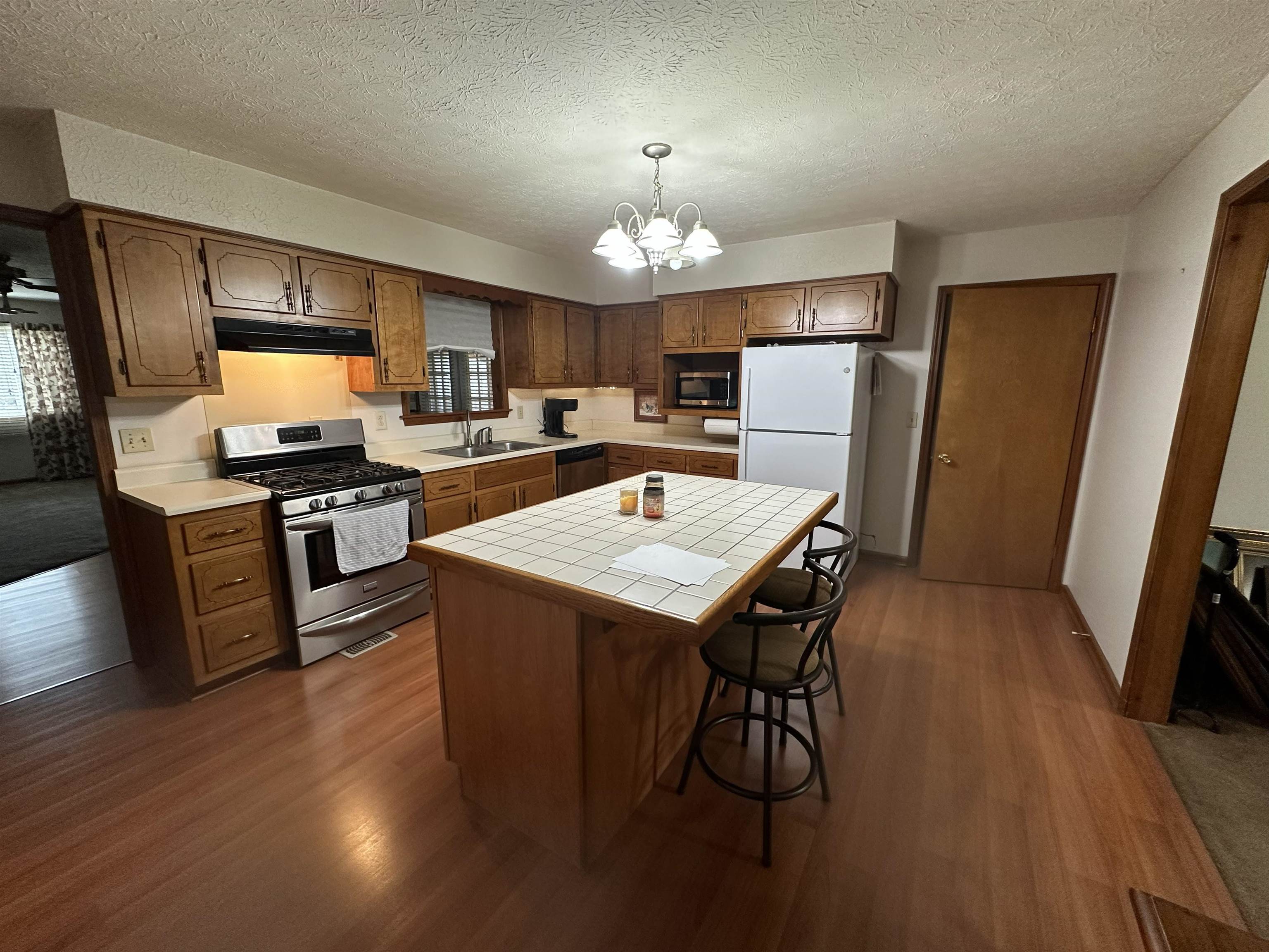 https://zimg.paragon.ice.com/ParagonImages/Property/PH/AABRKY/60280/10/0/0/0bc361fa5bfc7fdf8f093e7ff26e399e/0/be382f6357a3874a58c72448aa434bfe/60280-f69af403-2c6a-448c-b3de-72432cf4f5dd.JPG