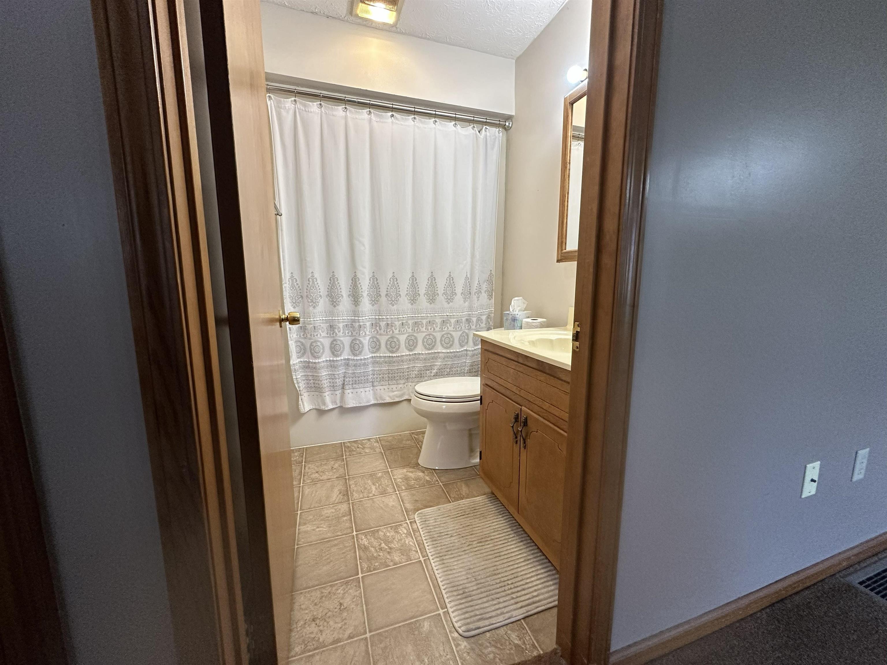 https://zimg.paragon.ice.com/ParagonImages/Property/PH/AABRKY/60280/6/0/0/9f3306920404feb9c536c2027996a122/0/be382f6357a3874a58c72448aa434bfe/60280-fb350a2d-3d70-4d33-9647-a320f369e30a.JPG