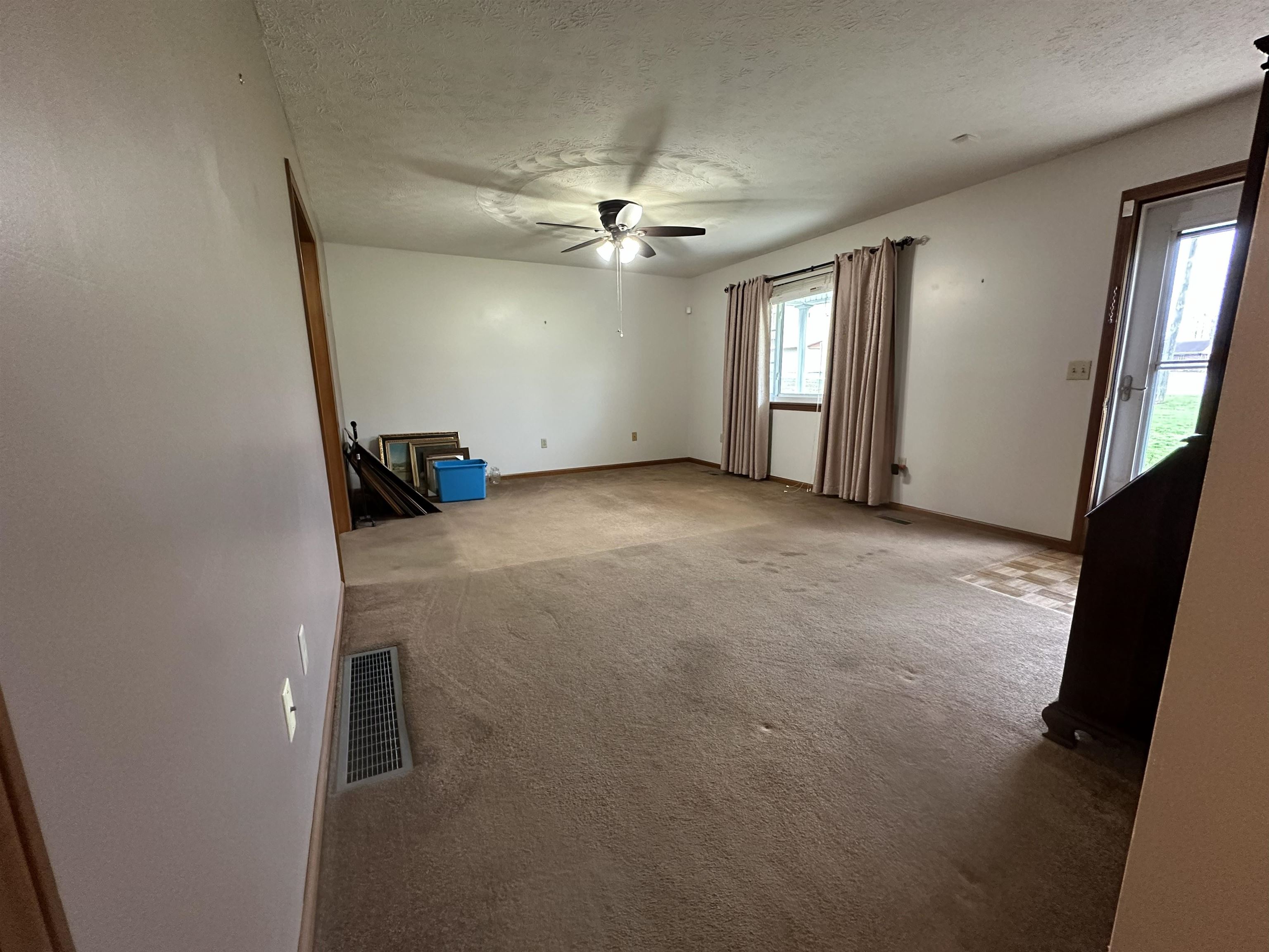 https://zimg.paragon.ice.com/ParagonImages/Property/PH/AABRKY/60280/9/0/0/6016c0c3372f2706e02b3c243896144b/0/be382f6357a3874a58c72448aa434bfe/60280-f3ba0ea5-99a4-49dd-9acb-684148de879a.JPG