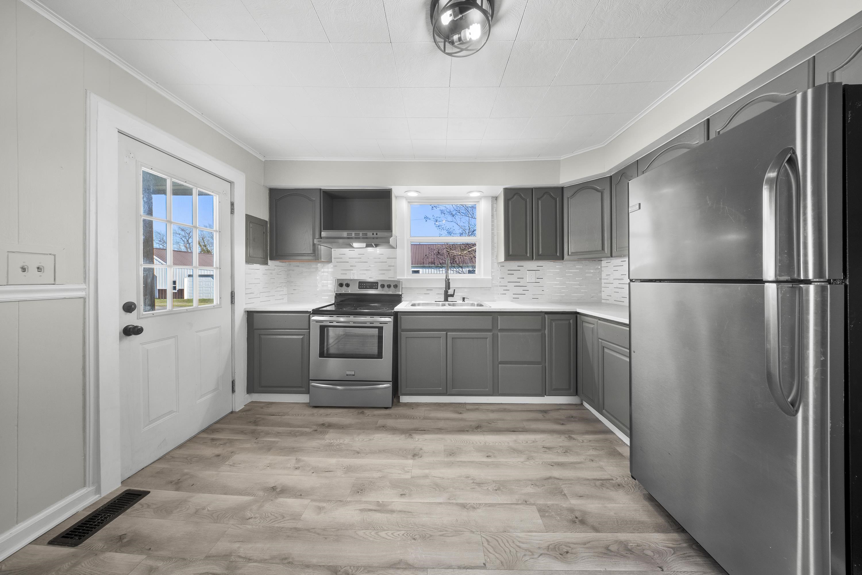 https://zimg.paragon.ice.com/ParagonImages/Property/PH/AABRKY/60281/7/0/0/06c76d8c4226c4ac4fb8aa26066c4b23/0/e764abdd54e90a8b62a632df213d543c/60281-d82d76dd-9065-4e1d-bd52-22002da4a99d.JPG