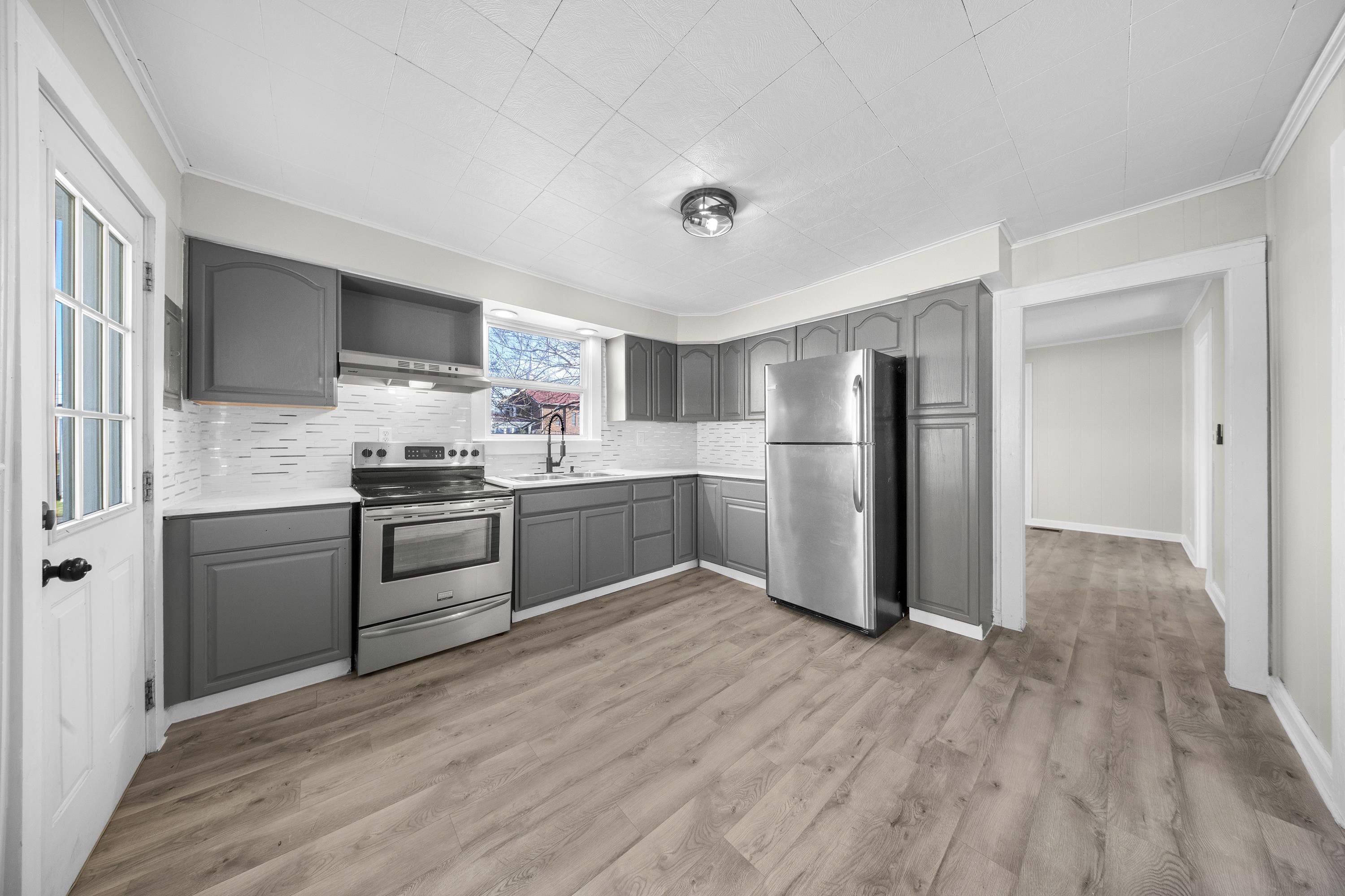 https://zimg.paragon.ice.com/ParagonImages/Property/PH/AABRKY/60281/8/0/0/03de0281587fb897b468d626c15289f6/0/e764abdd54e90a8b62a632df213d543c/60281-d6fdae76-ca57-435a-94bb-cbea6c85a6ee.JPG