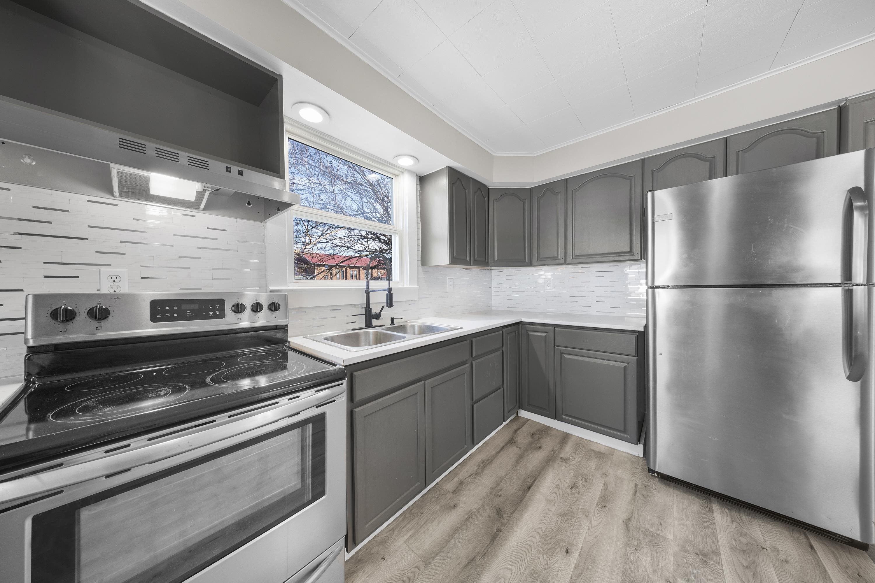 https://zimg.paragon.ice.com/ParagonImages/Property/PH/AABRKY/60281/9/0/0/a2855b8dd23ad18c25fc1d0cee327824/0/e764abdd54e90a8b62a632df213d543c/60281-40a2812c-4d87-43b5-bfd1-63625c260c7e.JPG