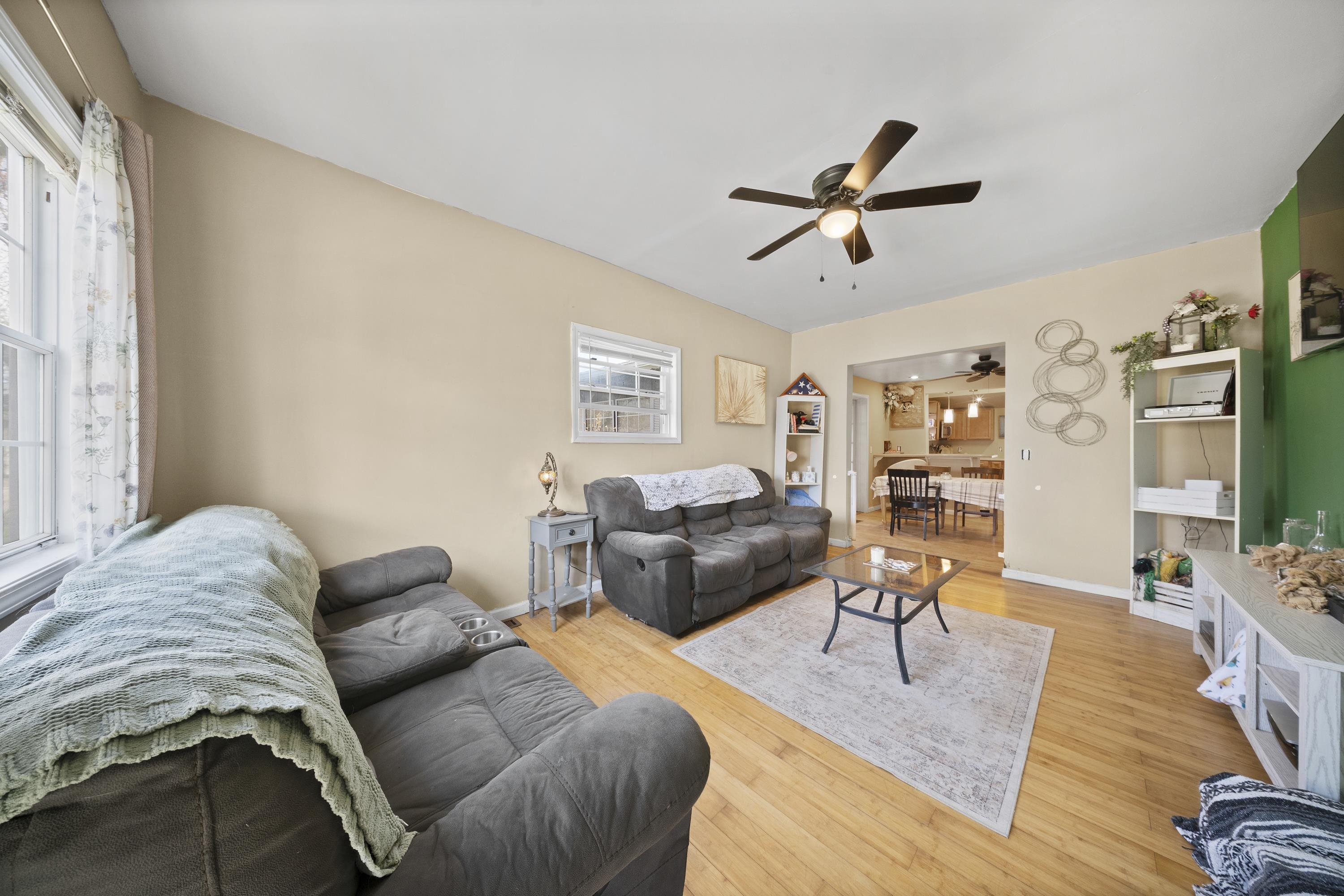 https://zimg.paragon.ice.com/ParagonImages/Property/PH/AABRKY/60282/2/0/0/fea449dd0ab33db6055b5555e6d262a0/0/c8b757a678ef0006d7b82f27bfa69146/60282-5f18945c-f980-417a-a2f3-28c4885ea7c1.JPG