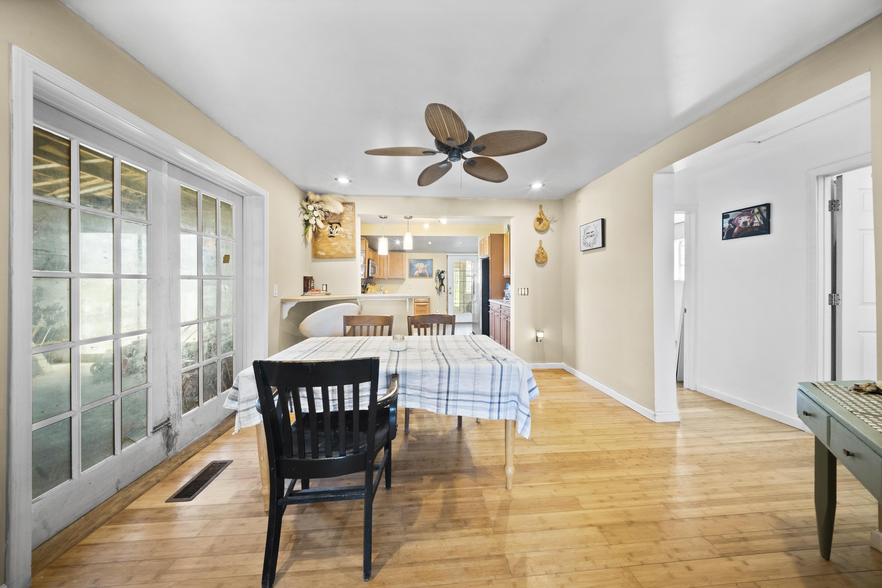 https://zimg.paragon.ice.com/ParagonImages/Property/PH/AABRKY/60282/5/0/0/2f8a687fede454109441117ea6b0211b/0/c8b757a678ef0006d7b82f27bfa69146/60282-2fe0cdd0-63f6-4920-a2c9-44bd8d48a64a.JPG