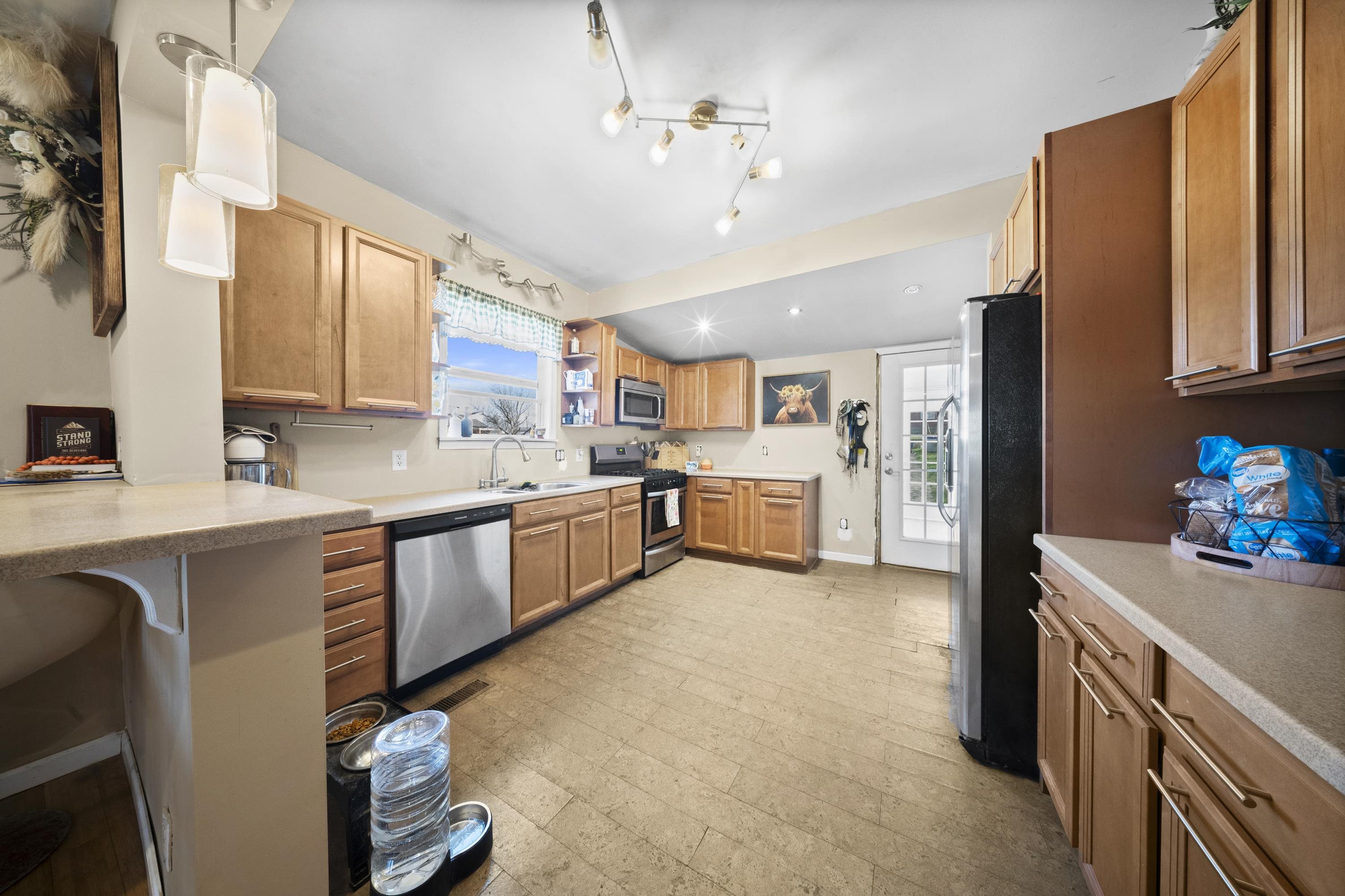 https://zimg.paragon.ice.com/ParagonImages/Property/PH/AABRKY/60282/8/0/0/60ce21d22e342fae19d35c819362df59/0/c8b757a678ef0006d7b82f27bfa69146/60282-25ec709a-c310-47c4-abbe-f8df50f31ea1.JPG