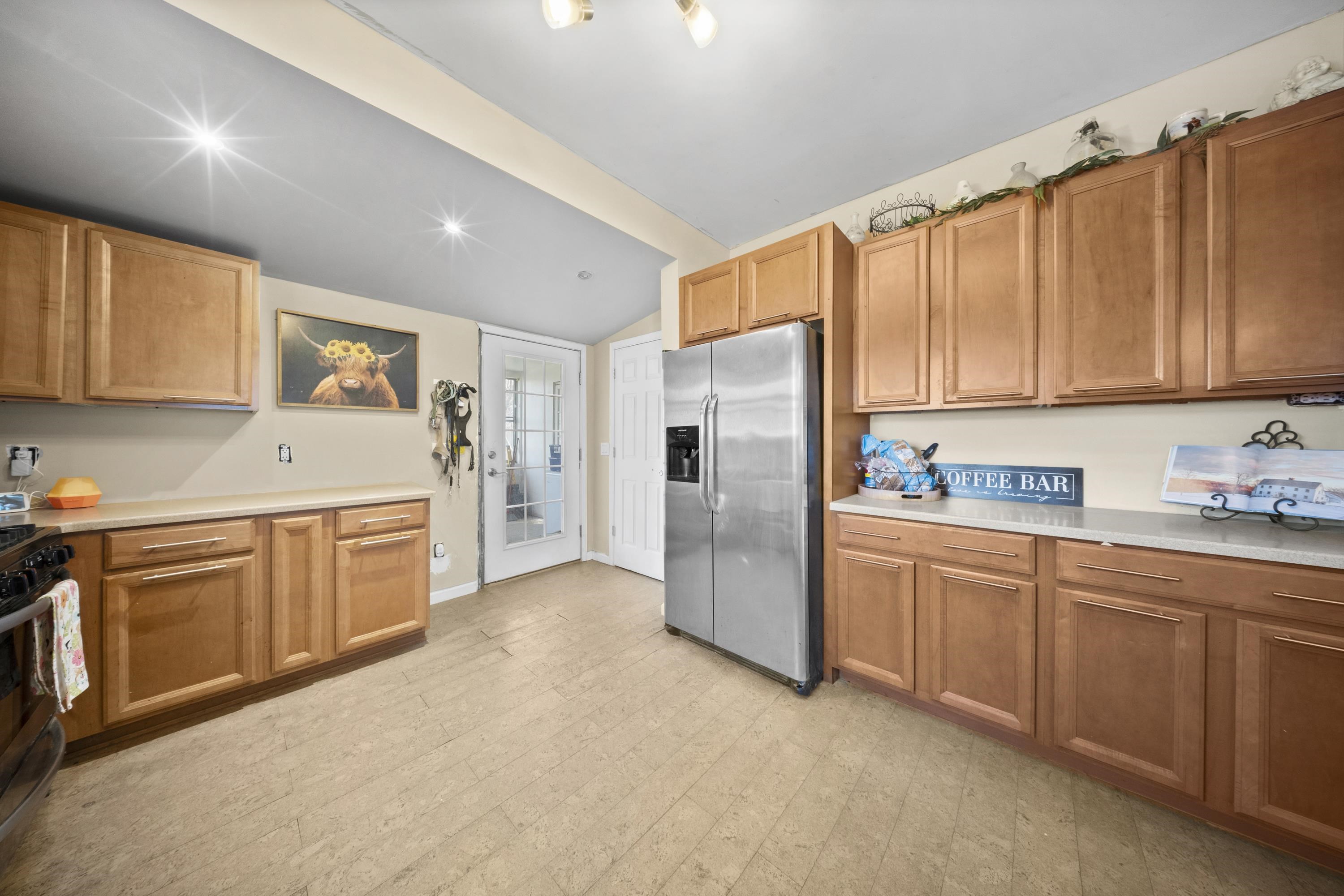 https://zimg.paragon.ice.com/ParagonImages/Property/PH/AABRKY/60282/9/0/0/9ba841742047529420a30d1de9a4ced3/0/c8b757a678ef0006d7b82f27bfa69146/60282-783c0f9e-b4c9-4388-992d-e132574e02ef.JPG