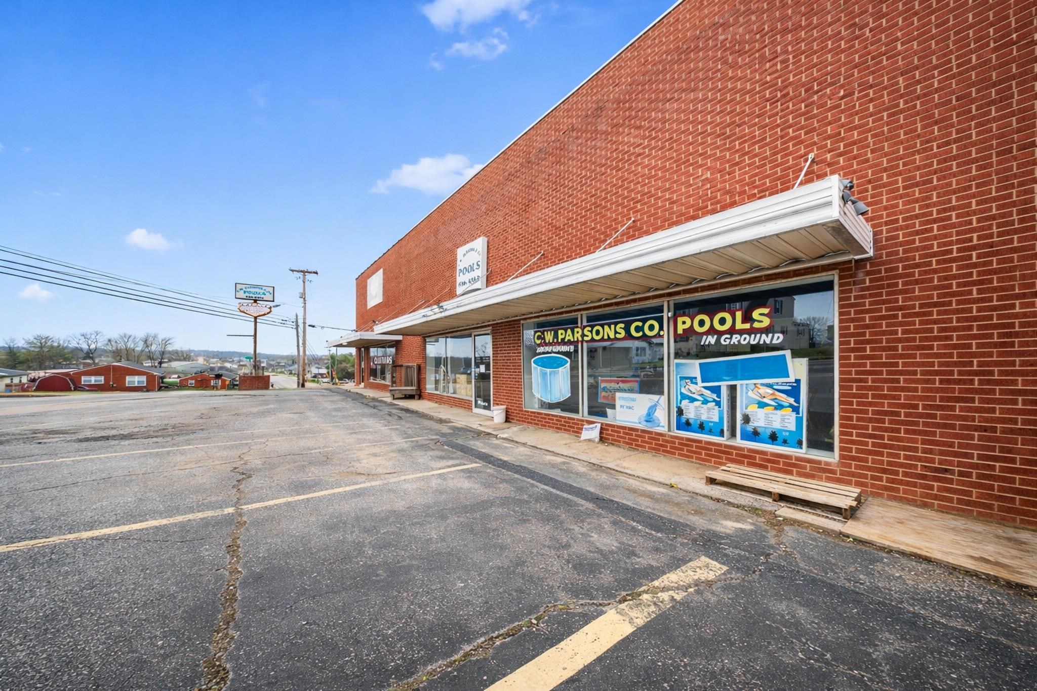 https://zimg.paragon.ice.com/ParagonImages/Property/PH/AABRKY/60290/1/0/0/ee2dc3b4e5f076d4068d897697259a35/0/c5d617fe9d95404b1d443e13c164a667/60290-3fd5e1dc-2f4f-4d79-b2e3-af0f96bcf955.JPG