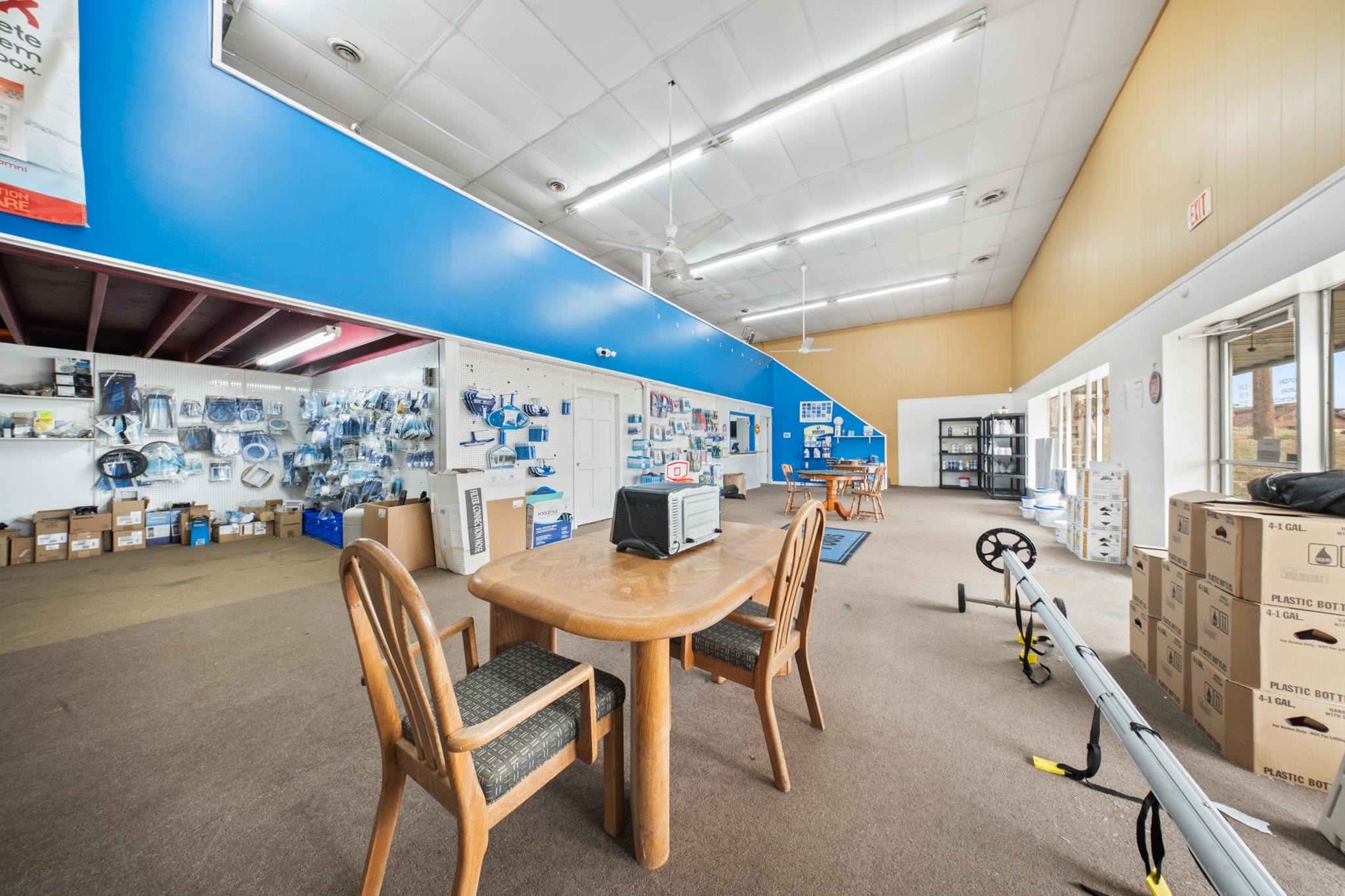https://zimg.paragon.ice.com/ParagonImages/Property/PH/AABRKY/60290/3/0/0/e1b0384567ddb806bee47afa7330dd26/0/c5d617fe9d95404b1d443e13c164a667/60290-a1207e2f-1e22-4256-a8ef-5ff653808514.JPG