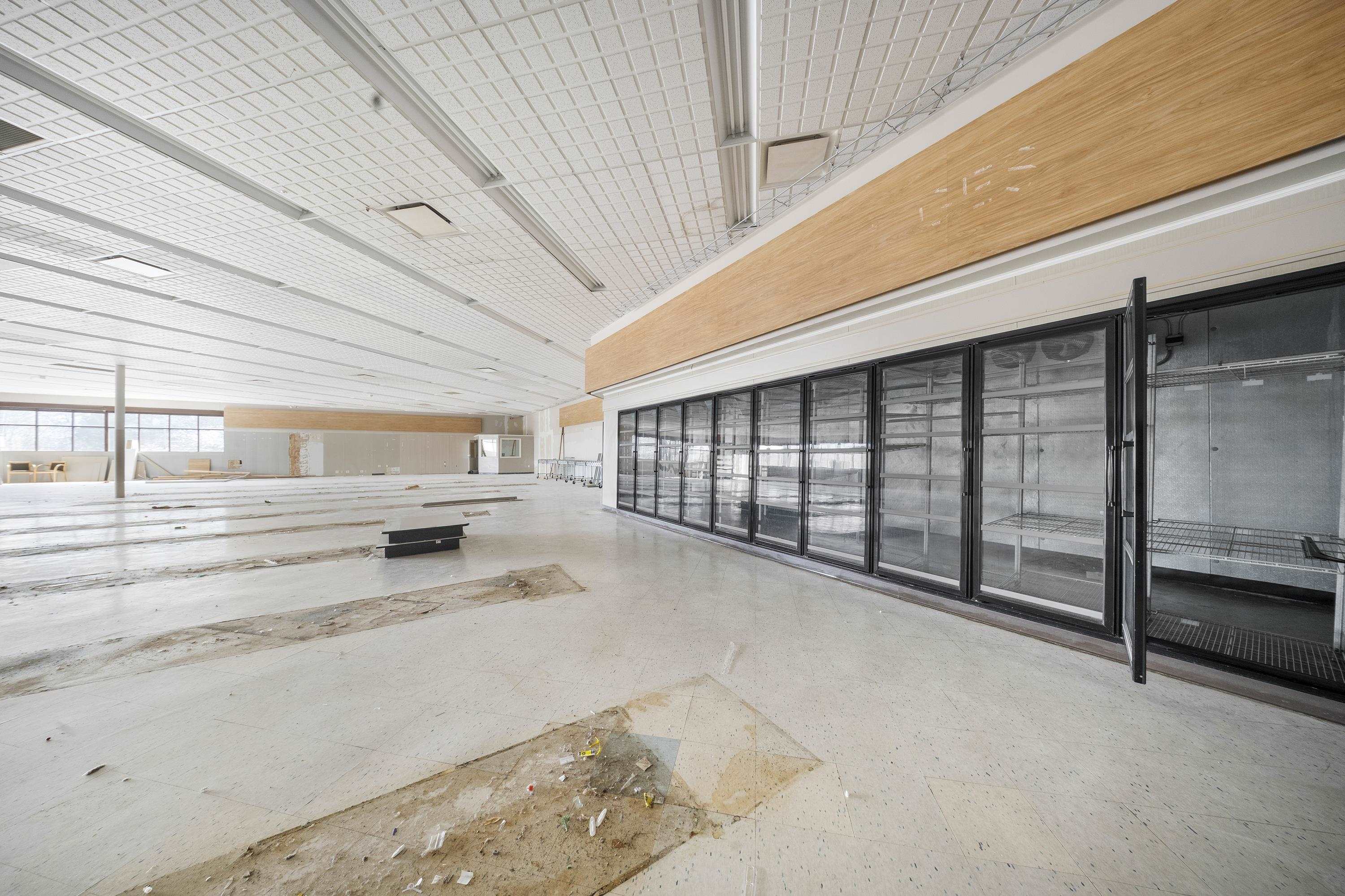 https://zimg.paragon.ice.com/ParagonImages/Property/PH/AABRKY/60298/12/0/0/ed7685ed382c8f15a3f1d253b9aefbc6/0/046f3cc4b102c64a368f60417c6f98d8/60298-89b97761-6b10-48b5-a42a-6baeb9a3d70d.JPG