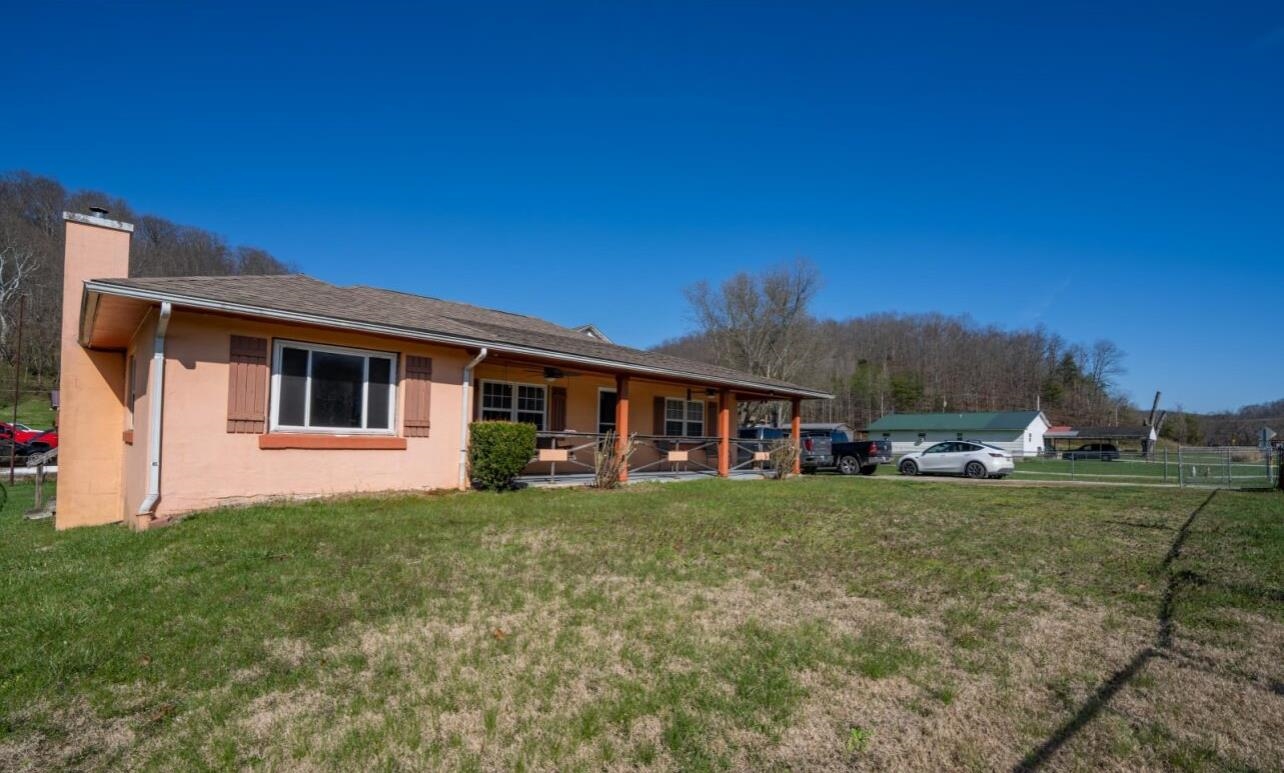 https://zimg.paragon.ice.com/ParagonImages/Property/PH/AABRKY/60305/1/0/0/1c4682b5a405db5ab84d37e176af923b/0/0a30d3e10a446da8dc27b8f1069903be/60305-ebce8bd3-aaae-42d5-84c4-2bf08b2c6026.JPG