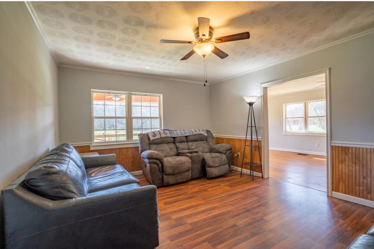 https://zimg.paragon.ice.com/ParagonImages/Property/PH/AABRKY/60305/13/0/0/e80a30218c31580881a9c7b2113fda42/0/0a30d3e10a446da8dc27b8f1069903be/60305-428ab973-8c4e-4b19-8b60-6dc99916b09b.JPG