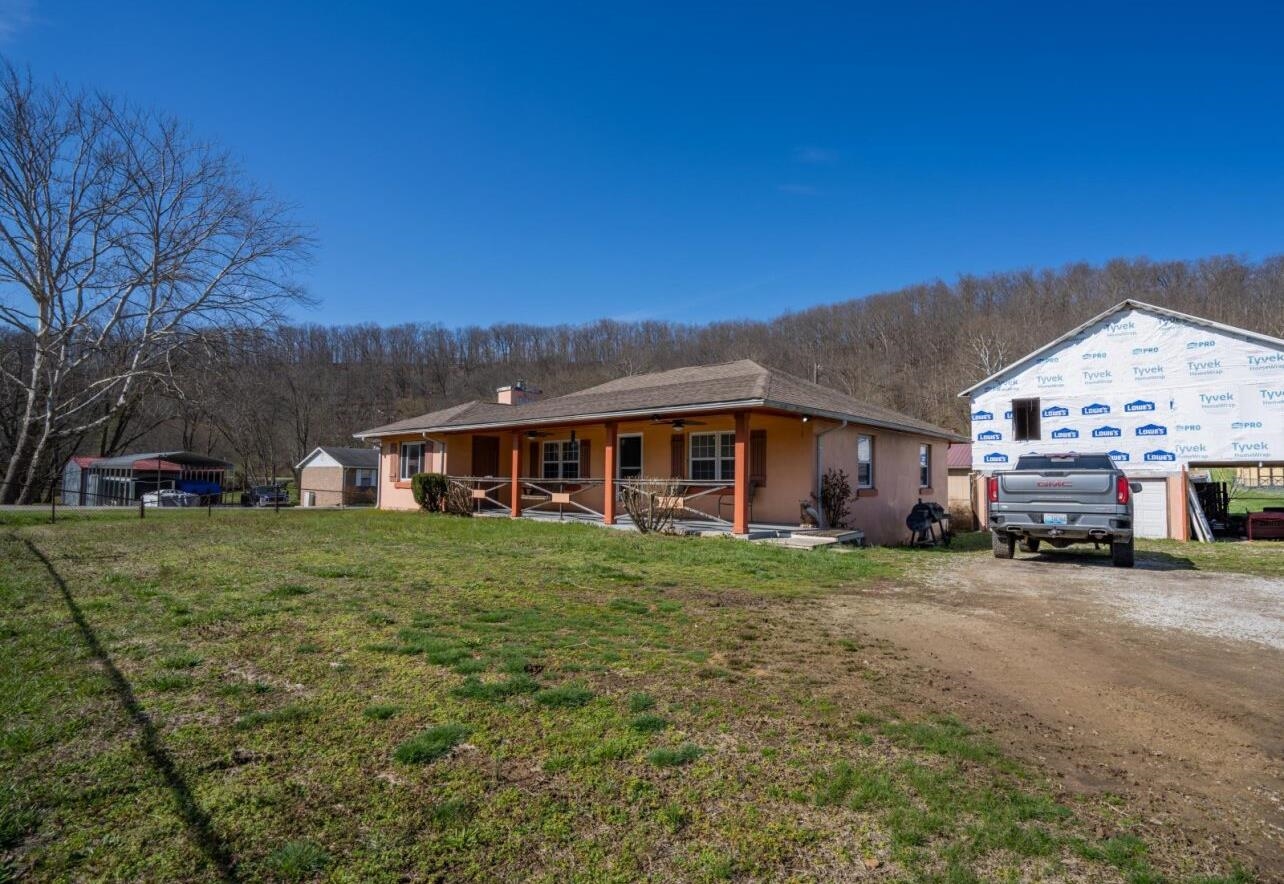 https://zimg.paragon.ice.com/ParagonImages/Property/PH/AABRKY/60305/2/0/0/b9c9185aac60a4bbc7da5d148c967a9b/0/0a30d3e10a446da8dc27b8f1069903be/60305-b1245ef0-2ab5-4919-ac5d-e31a49e9c947.JPG
