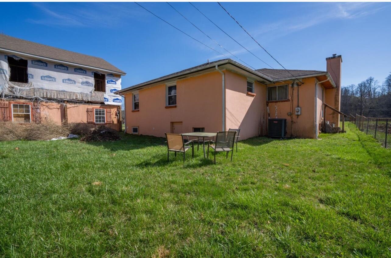 https://zimg.paragon.ice.com/ParagonImages/Property/PH/AABRKY/60305/3/0/0/7efa858d83a3c37216aece7ab5679e1b/0/0a30d3e10a446da8dc27b8f1069903be/60305-9df947b5-2340-453a-8bc6-bac3e8eec80e.JPG