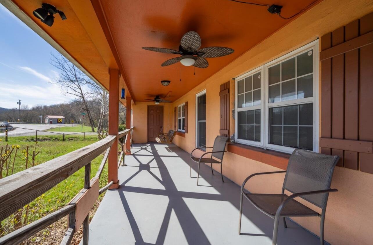 https://zimg.paragon.ice.com/ParagonImages/Property/PH/AABRKY/60305/5/0/0/121ea68800565995c5044e7366fb4e84/0/0a30d3e10a446da8dc27b8f1069903be/60305-ed2023be-4f65-452d-8e11-84c500fcf12b.JPG