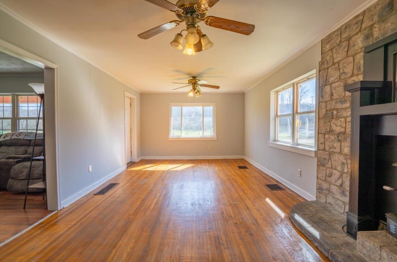 https://zimg.paragon.ice.com/ParagonImages/Property/PH/AABRKY/60305/8/0/0/c6c09cea86d6905dc7156508f160ce99/0/0a30d3e10a446da8dc27b8f1069903be/60305-554c695f-548b-4578-94a2-372cf38211f3.JPG