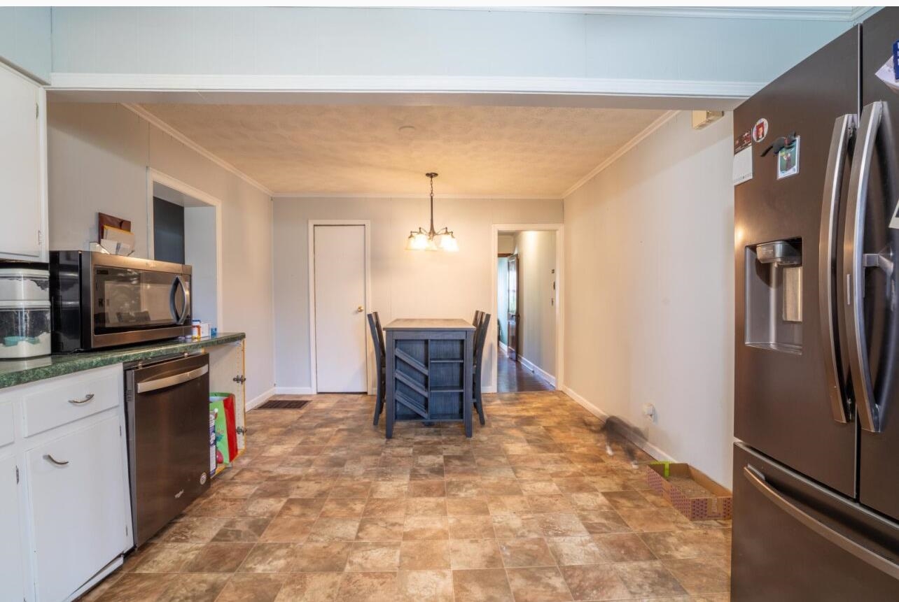 https://zimg.paragon.ice.com/ParagonImages/Property/PH/AABRKY/60305/9/0/0/8085f4e3ab4b0cfef99a9efe81fb38ca/0/0a30d3e10a446da8dc27b8f1069903be/60305-642d8e09-27f3-4abb-91f0-1104c397c17b.JPG