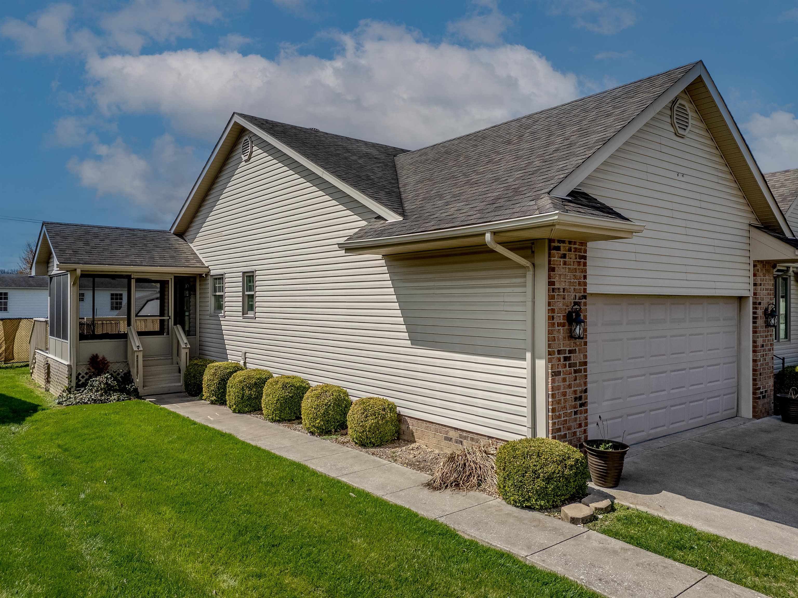 https://zimg.paragon.ice.com/ParagonImages/Property/PH/AABRKY/60308/5/0/0/15e2c13d6fc411e7d5c6239db3aac81c/0/8e7fcb4561f80a18ada97bc2da692ae8/60308-95c2c2a3-6e07-49ef-9bba-4a1f7a82916b.JPG