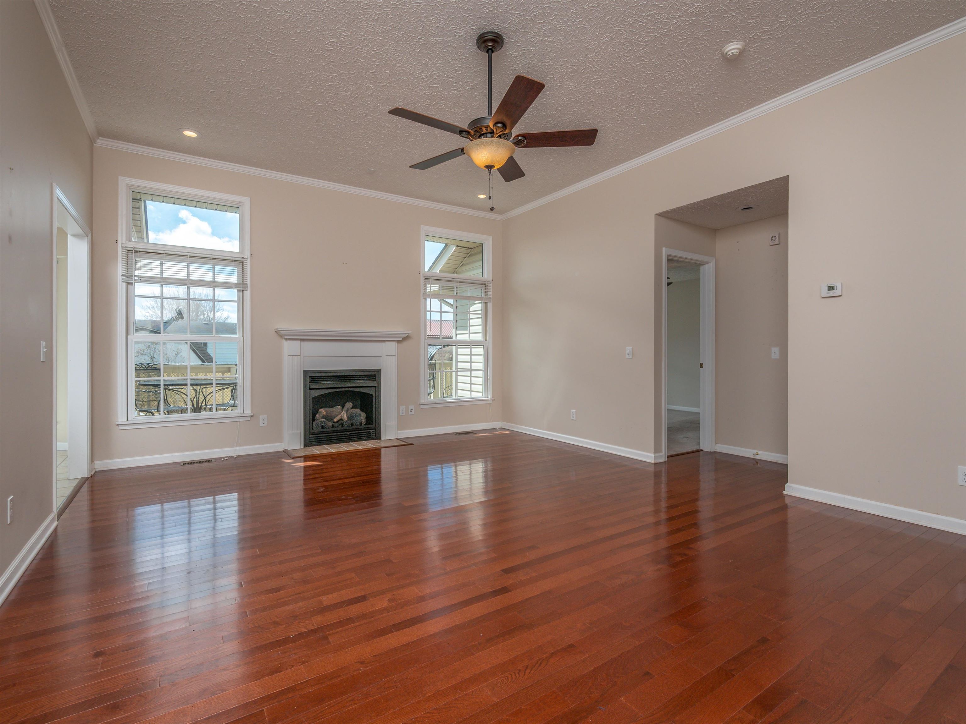 https://zimg.paragon.ice.com/ParagonImages/Property/PH/AABRKY/60308/8/0/0/dc7df1fdf03c68150709a9587f870595/0/8e7fcb4561f80a18ada97bc2da692ae8/60308-657abc54-526a-498d-973d-5aa5e0eb8144.JPG