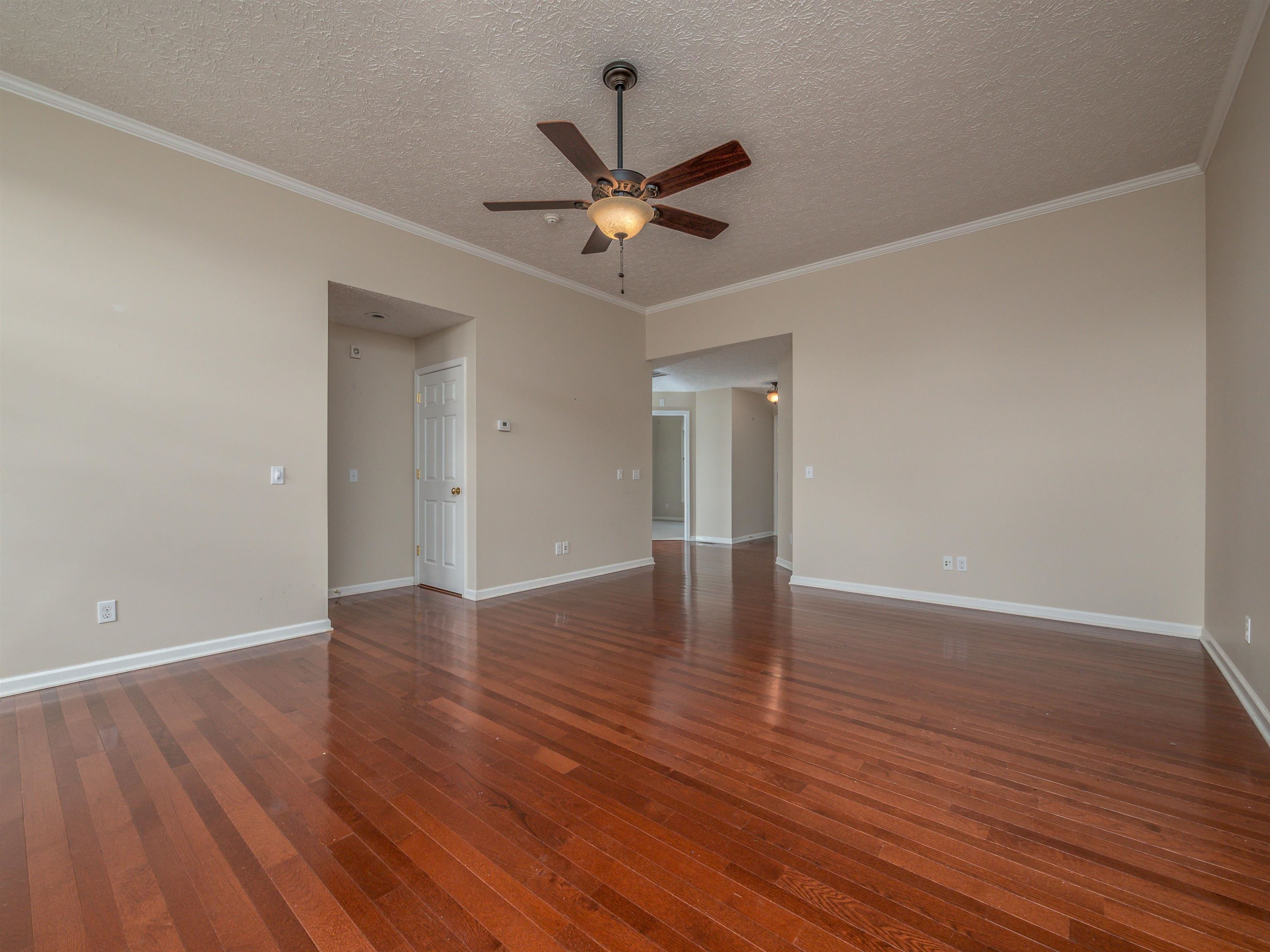 https://zimg.paragon.ice.com/ParagonImages/Property/PH/AABRKY/60308/9/0/0/97857d4158c5c23c5e277530529421c2/0/8e7fcb4561f80a18ada97bc2da692ae8/60308-c540bbdc-d791-49cb-b23b-66931ebbbc2d.JPG